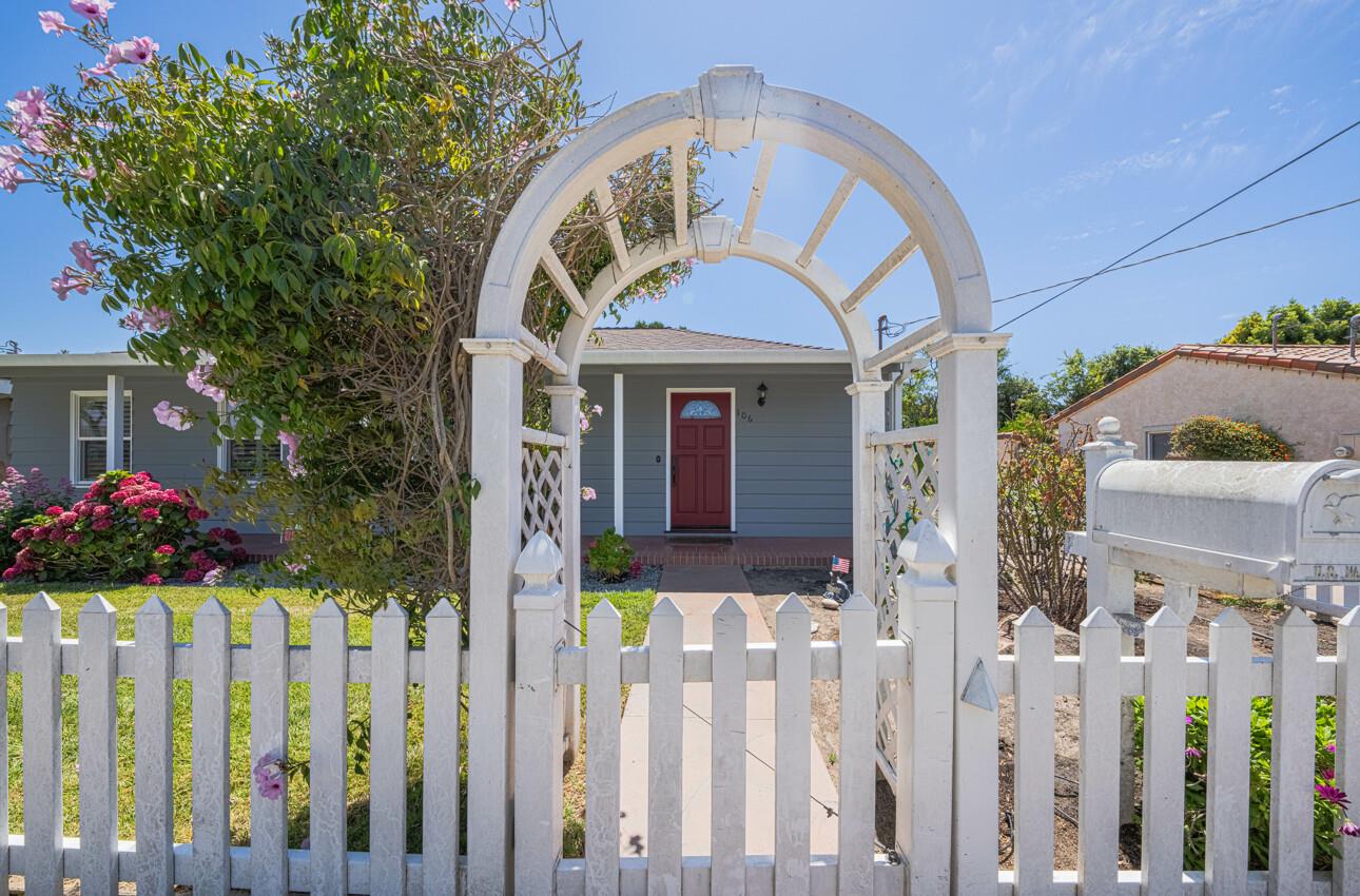 Detail Gallery Image 4 of 44 For 106 San Juan Dr, Salinas,  CA 93901 - 3 Beds | 2 Baths