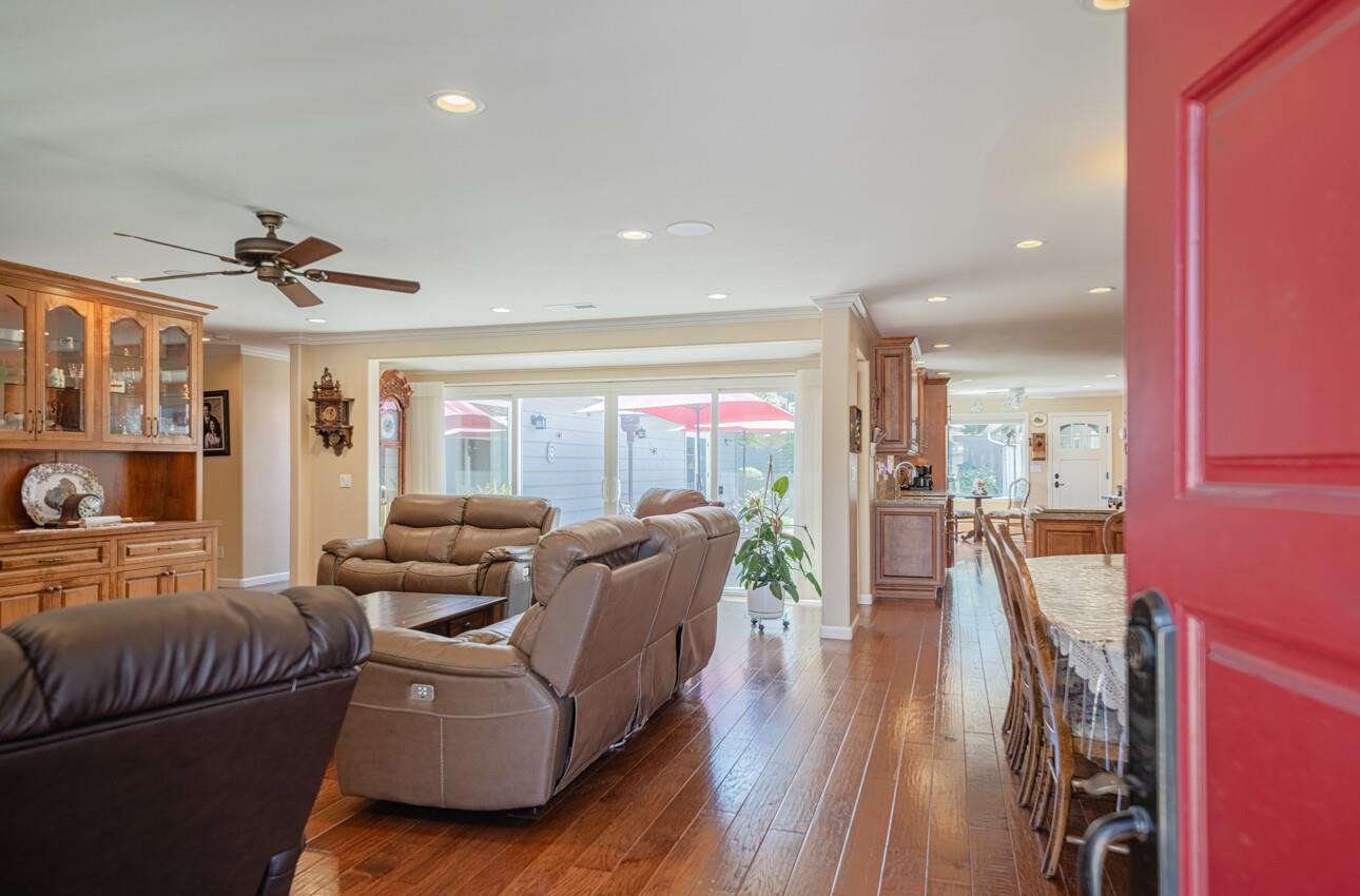 Detail Gallery Image 6 of 44 For 106 San Juan Dr, Salinas,  CA 93901 - 3 Beds | 2 Baths