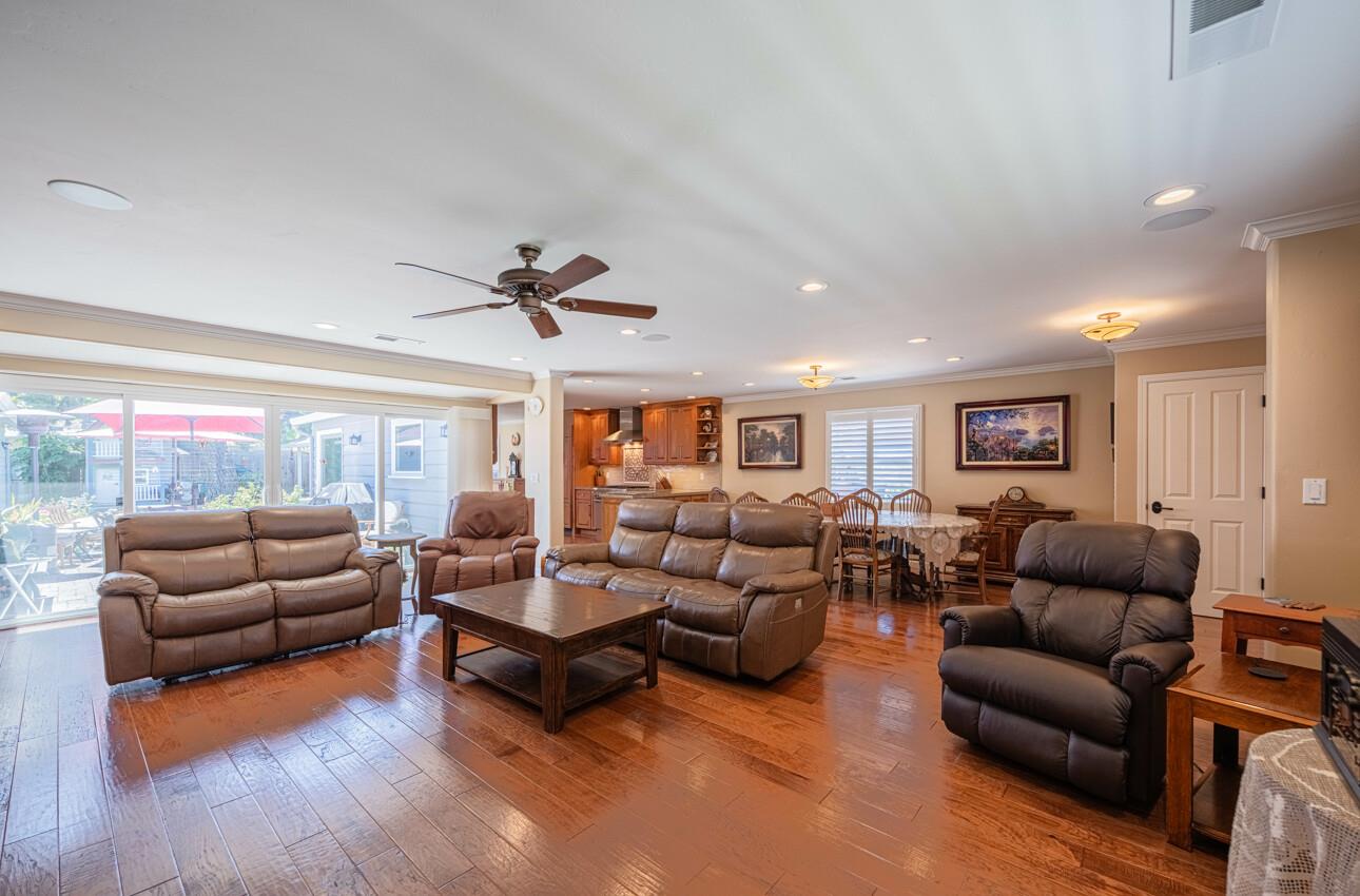 Detail Gallery Image 8 of 44 For 106 San Juan Dr, Salinas,  CA 93901 - 3 Beds | 2 Baths