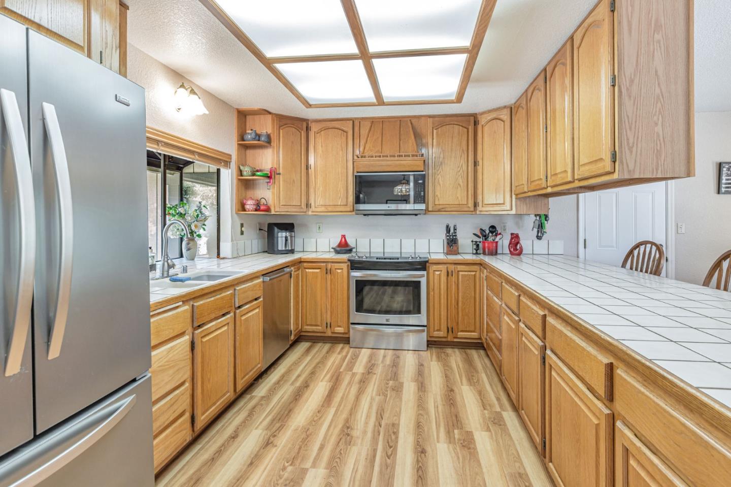 Detail Gallery Image 15 of 50 For 2000 Oscar Ct, Gilroy,  CA 95020 - 4 Beds | 3 Baths