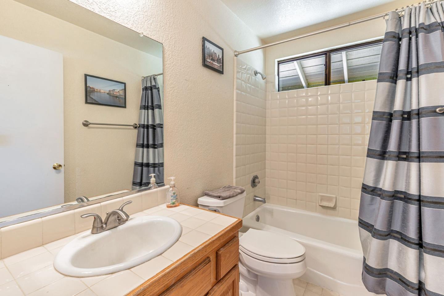 Detail Gallery Image 27 of 50 For 2000 Oscar Ct, Gilroy,  CA 95020 - 4 Beds | 3 Baths