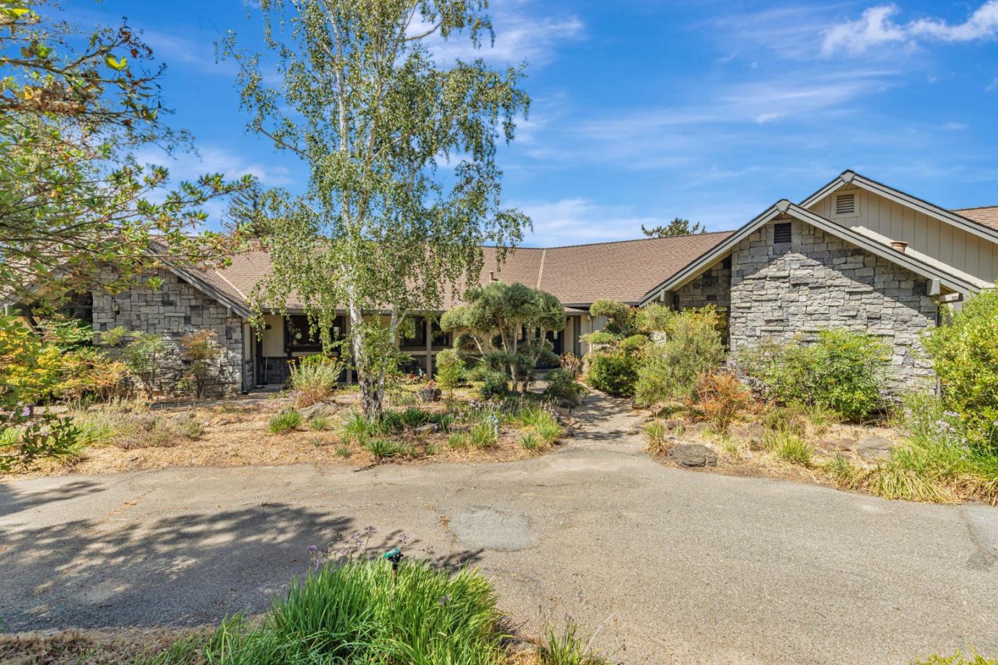 Detail Gallery Image 3 of 50 For 2000 Oscar Ct, Gilroy,  CA 95020 - 4 Beds | 3 Baths