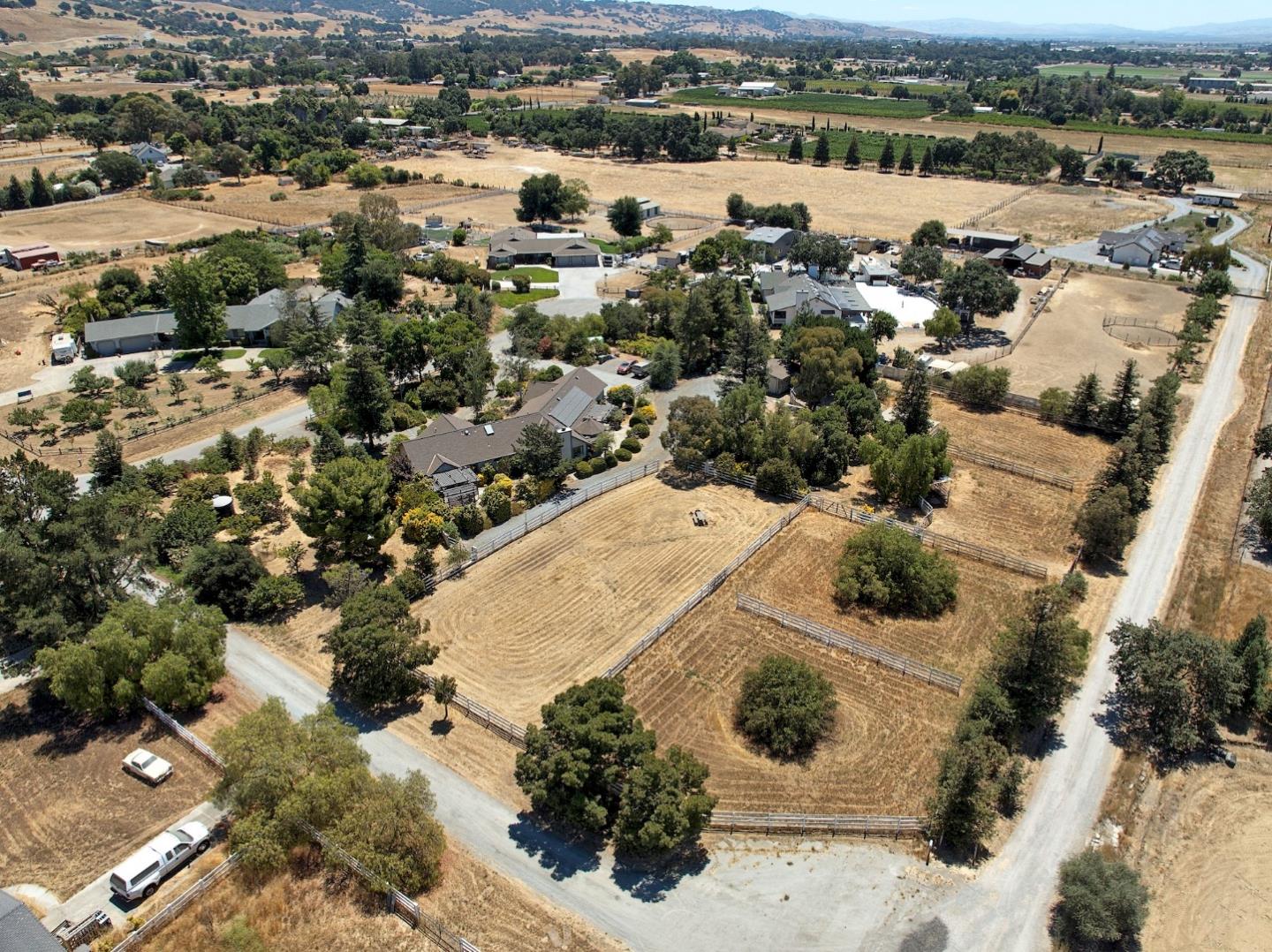 Detail Gallery Image 5 of 50 For 2000 Oscar Ct, Gilroy,  CA 95020 - 4 Beds | 3 Baths