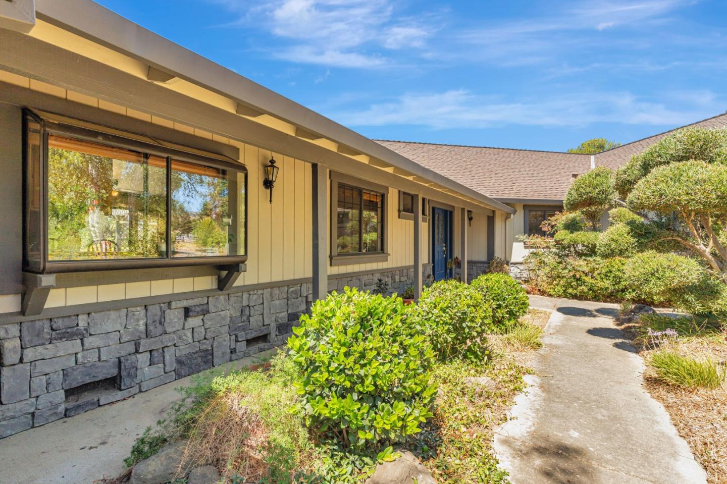 Detail Gallery Image 7 of 50 For 2000 Oscar Ct, Gilroy,  CA 95020 - 4 Beds | 3 Baths