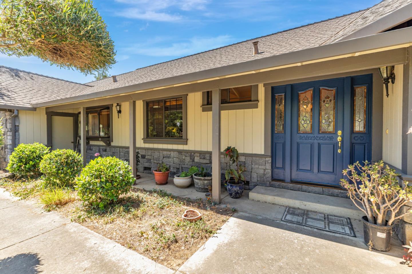 Detail Gallery Image 8 of 50 For 2000 Oscar Ct, Gilroy,  CA 95020 - 4 Beds | 3 Baths