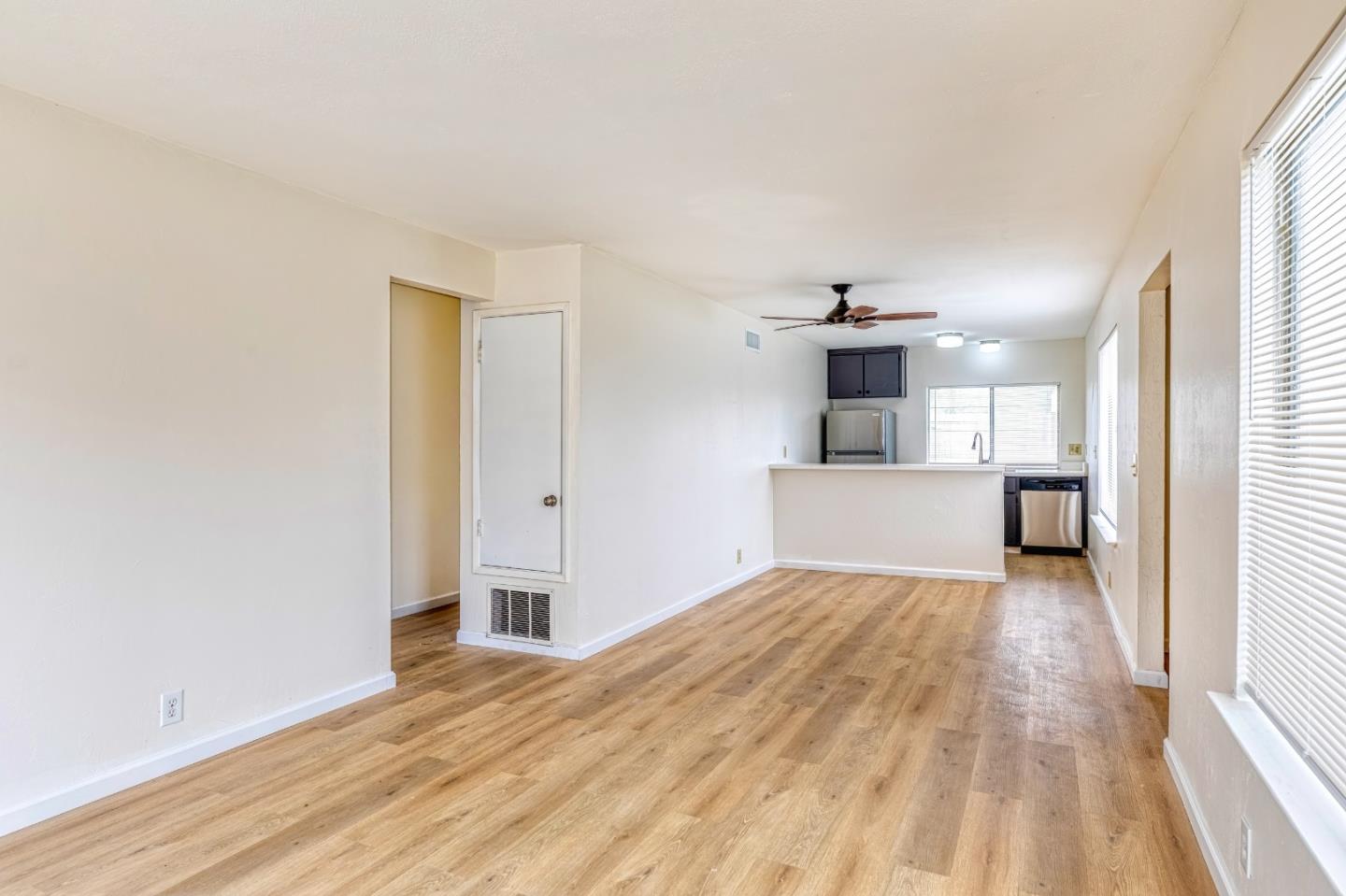 Detail Gallery Image 2 of 21 For 32200 Atlas Way, Union City,  CA 94587 - 2 Beds | 1 Baths