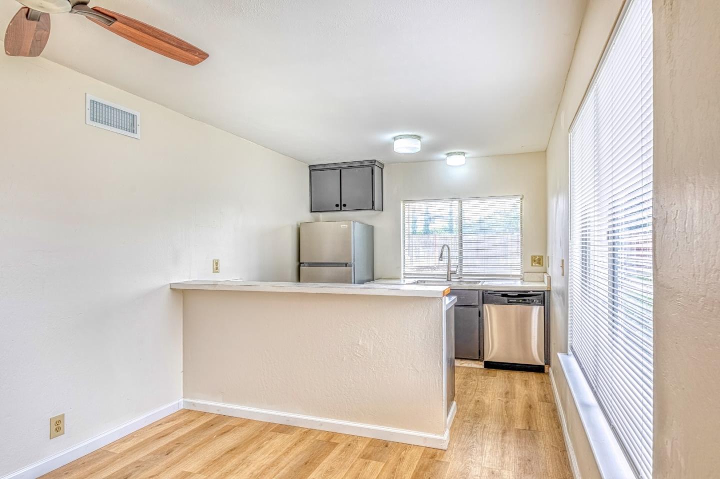 Detail Gallery Image 3 of 21 For 32200 Atlas Way, Union City,  CA 94587 - 2 Beds | 1 Baths