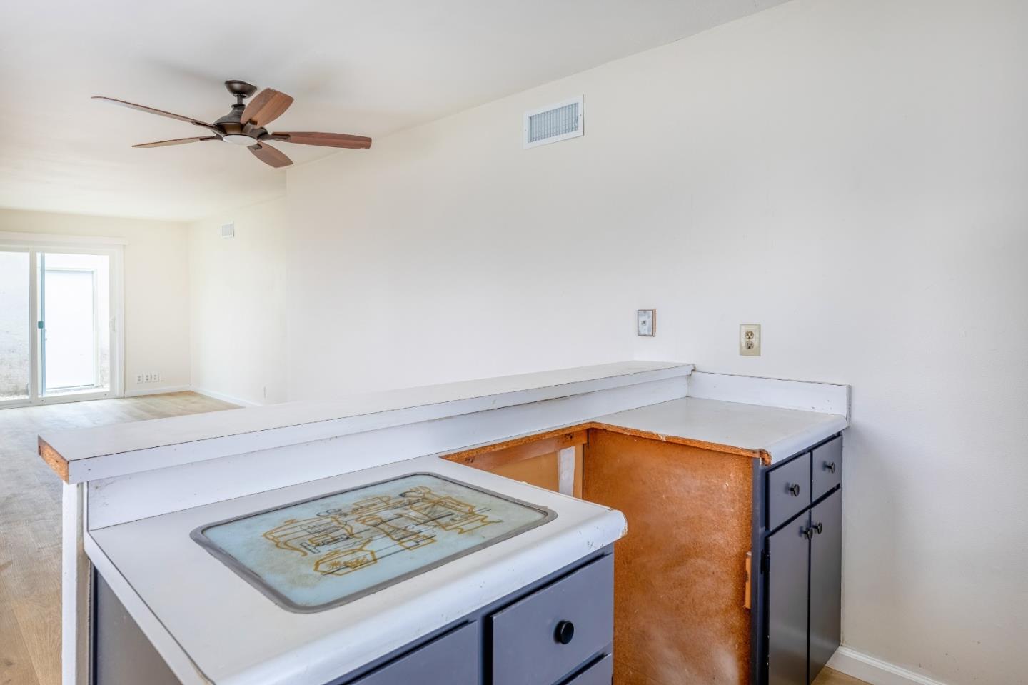 Detail Gallery Image 5 of 21 For 32200 Atlas Way, Union City,  CA 94587 - 2 Beds | 1 Baths