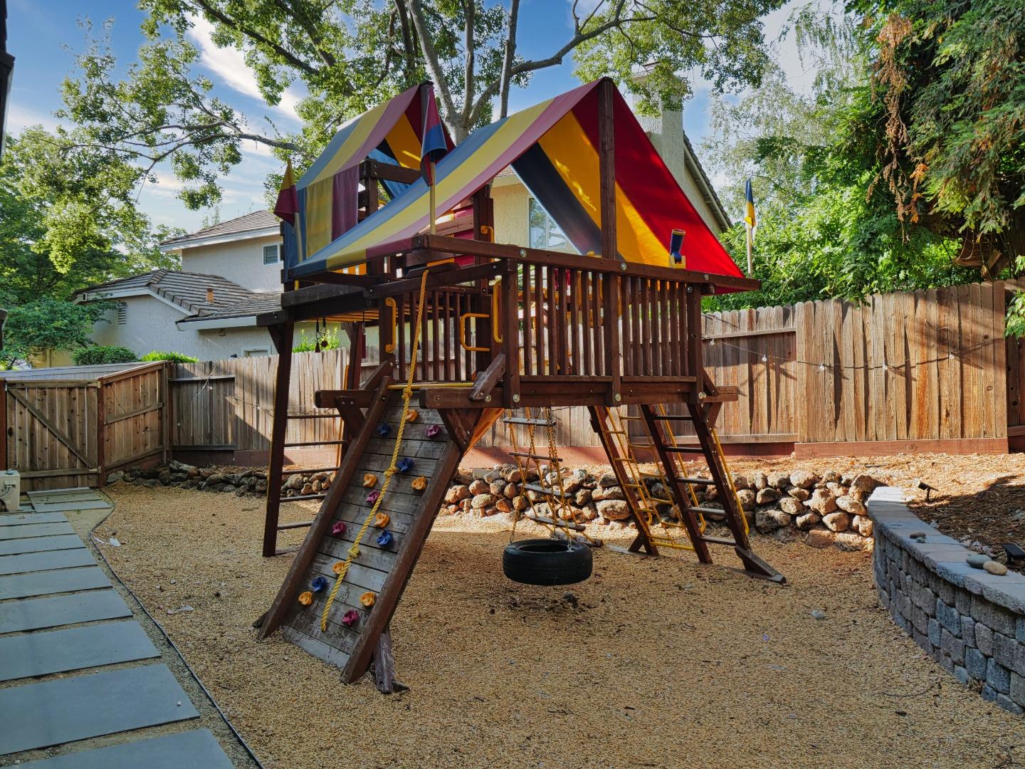 Detail Gallery Image 11 of 43 For 104 Hesser Ct, Folsom,  CA 95630 - 5 Beds | 4 Baths