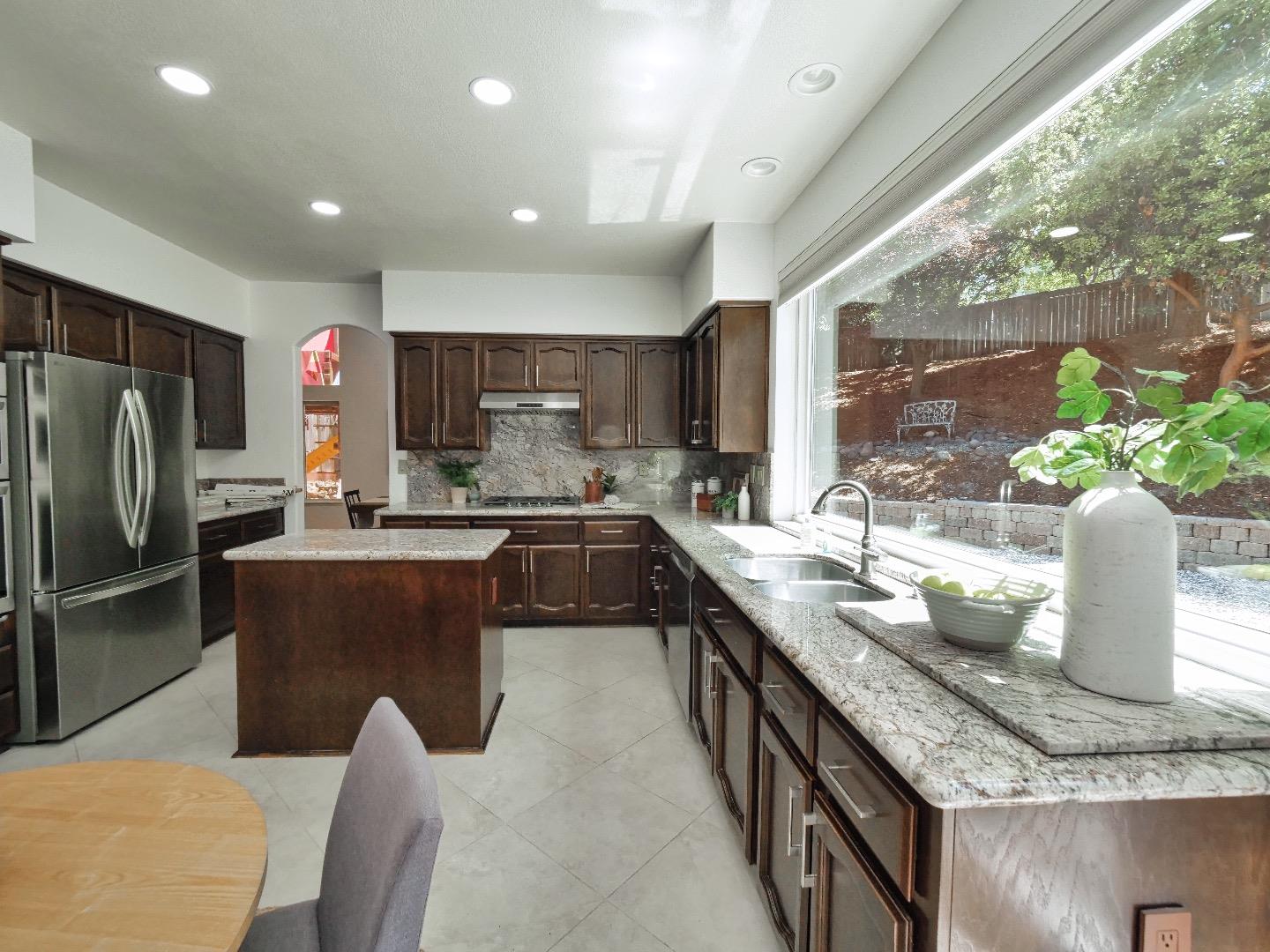 Detail Gallery Image 27 of 43 For 104 Hesser Ct, Folsom,  CA 95630 - 5 Beds | 4 Baths