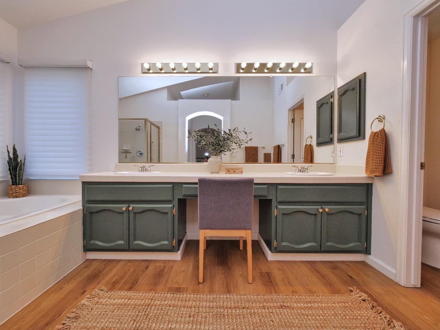 Detail Gallery Image 37 of 43 For 104 Hesser Ct, Folsom,  CA 95630 - 5 Beds | 4 Baths