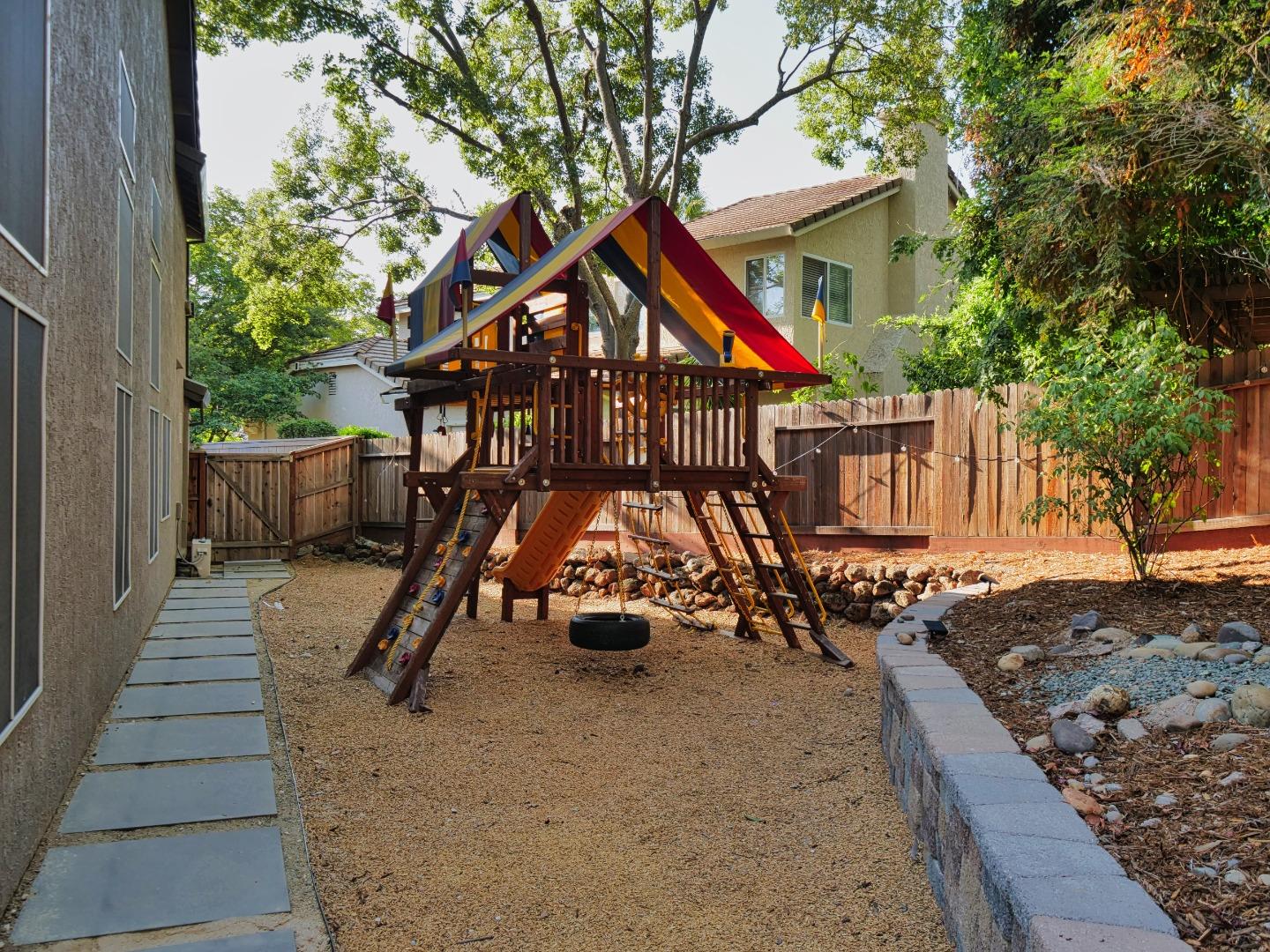 Detail Gallery Image 9 of 43 For 104 Hesser Ct, Folsom,  CA 95630 - 5 Beds | 4 Baths