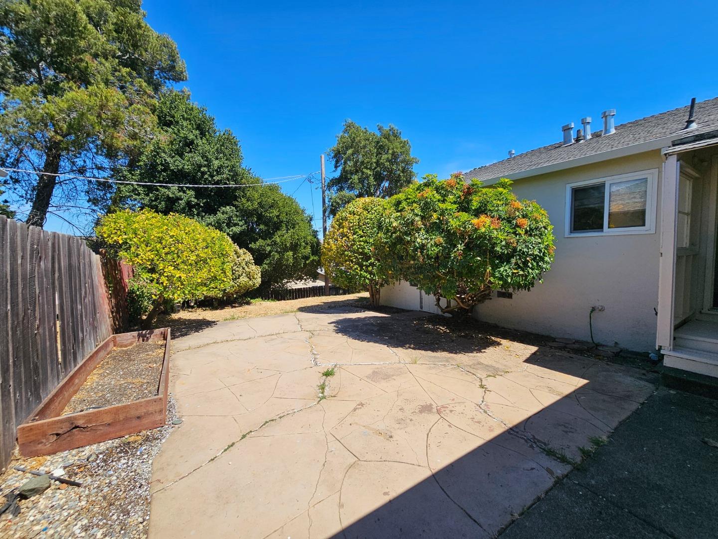 Detail Gallery Image 11 of 14 For 136 Mesa Verde St, Vallejo,  CA 94589 - 3 Beds | 1 Baths