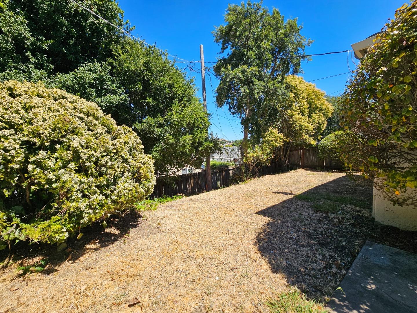 Detail Gallery Image 12 of 14 For 136 Mesa Verde St, Vallejo,  CA 94589 - 3 Beds | 1 Baths