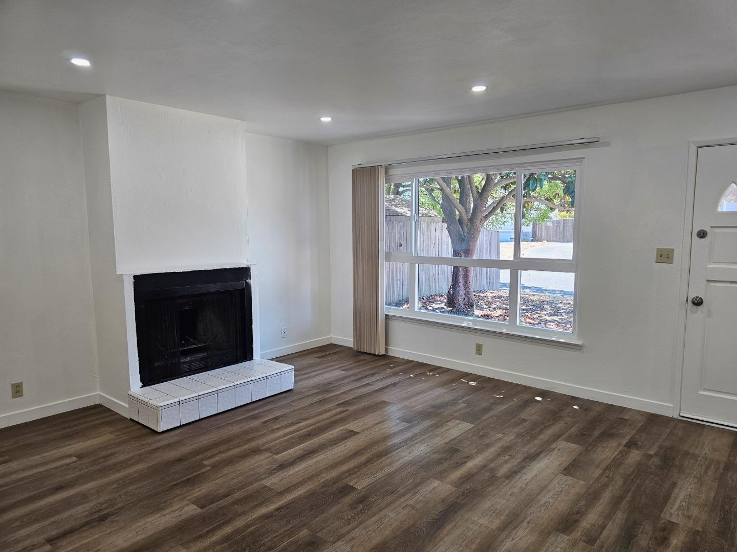 Detail Gallery Image 5 of 14 For 136 Mesa Verde St, Vallejo,  CA 94589 - 3 Beds | 1 Baths