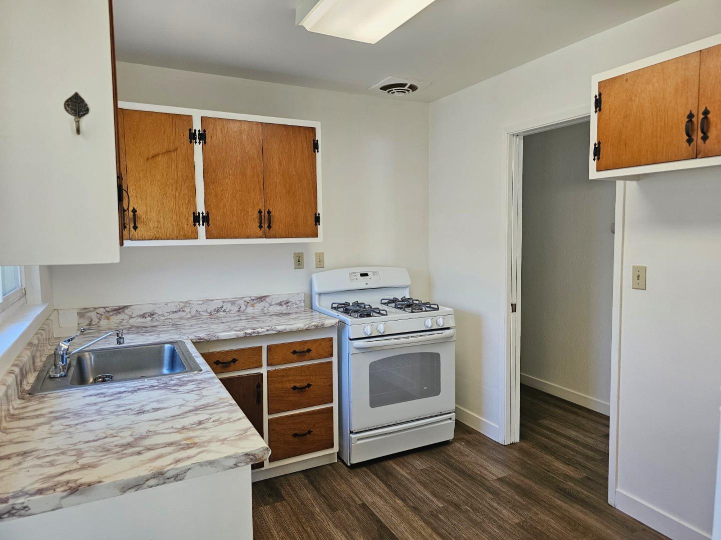 Detail Gallery Image 6 of 14 For 136 Mesa Verde St, Vallejo,  CA 94589 - 3 Beds | 1 Baths