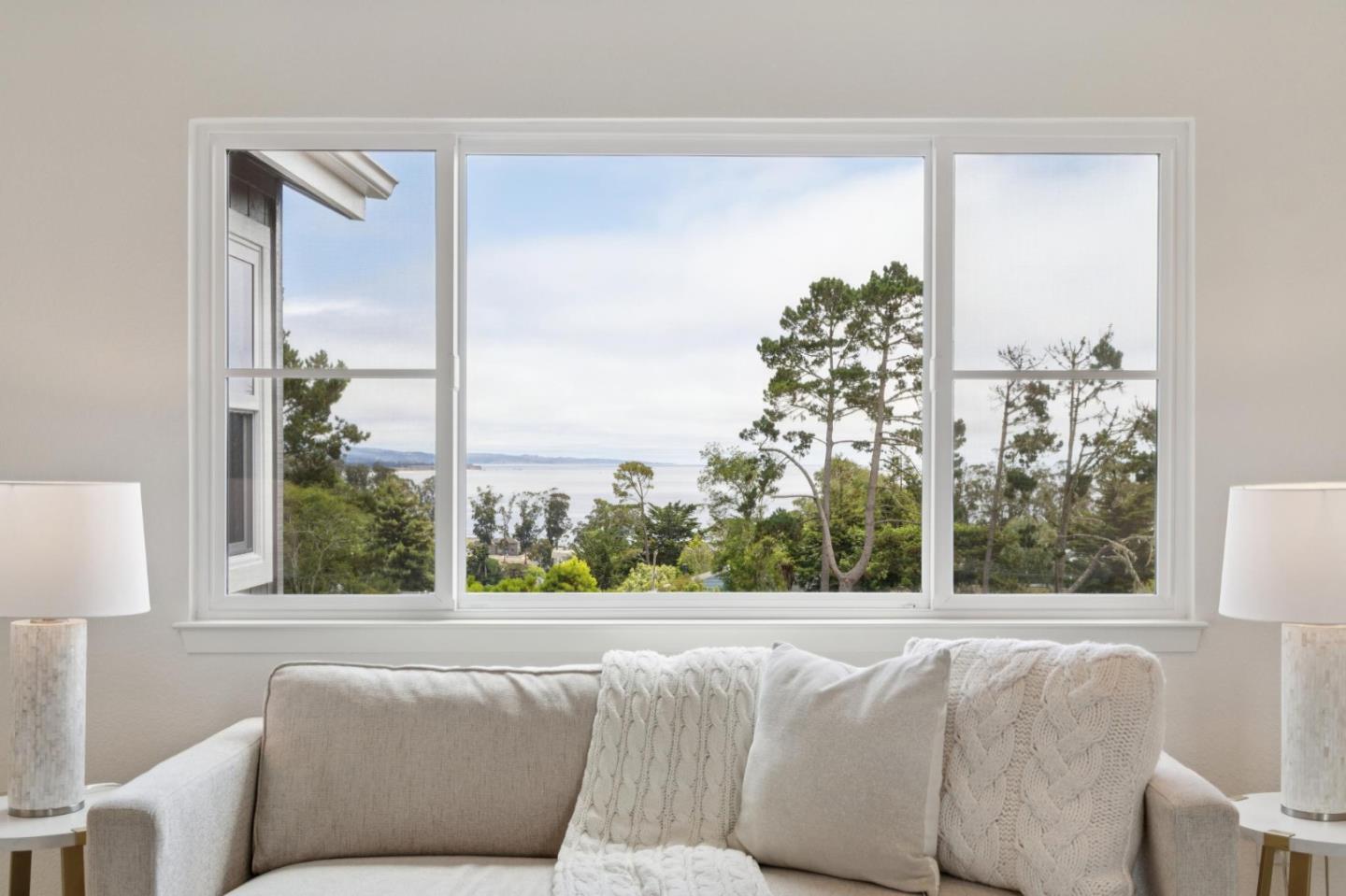 Detail Gallery Image 10 of 53 For 838 Columbus St, El Granada,  CA 94019 - 4 Beds | 2/1 Baths