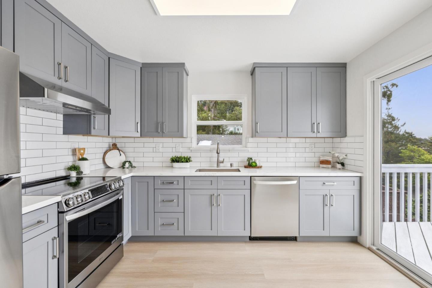Detail Gallery Image 20 of 53 For 838 Columbus St, El Granada,  CA 94019 - 4 Beds | 2/1 Baths