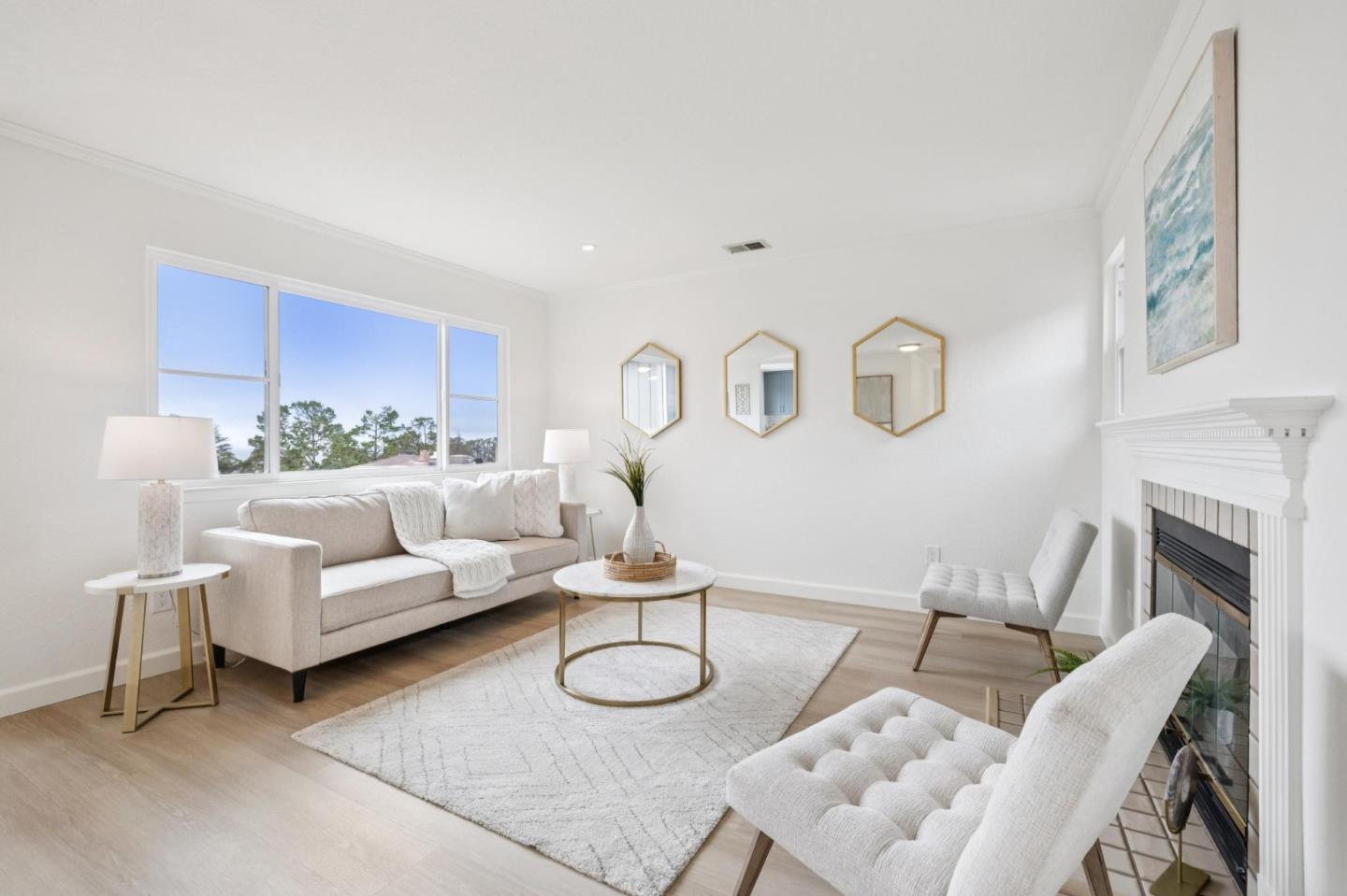 Detail Gallery Image 9 of 53 For 838 Columbus St, El Granada,  CA 94019 - 4 Beds | 2/1 Baths