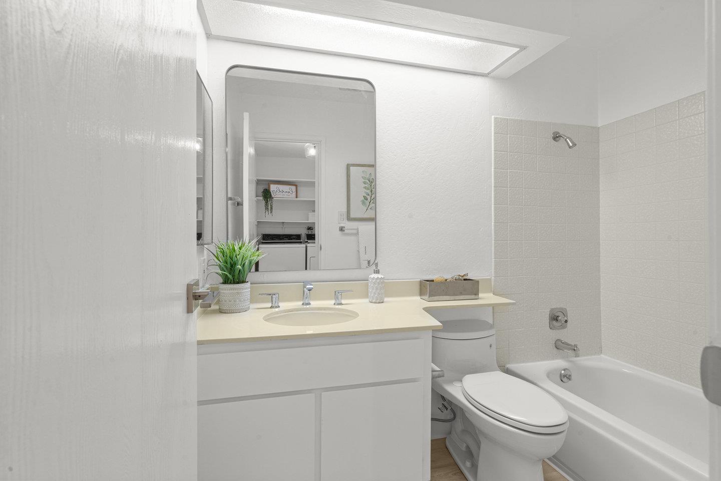 Detail Gallery Image 10 of 16 For 58 N El Camino Real #218,  San Mateo,  CA 94401 - 2 Beds | 2 Baths