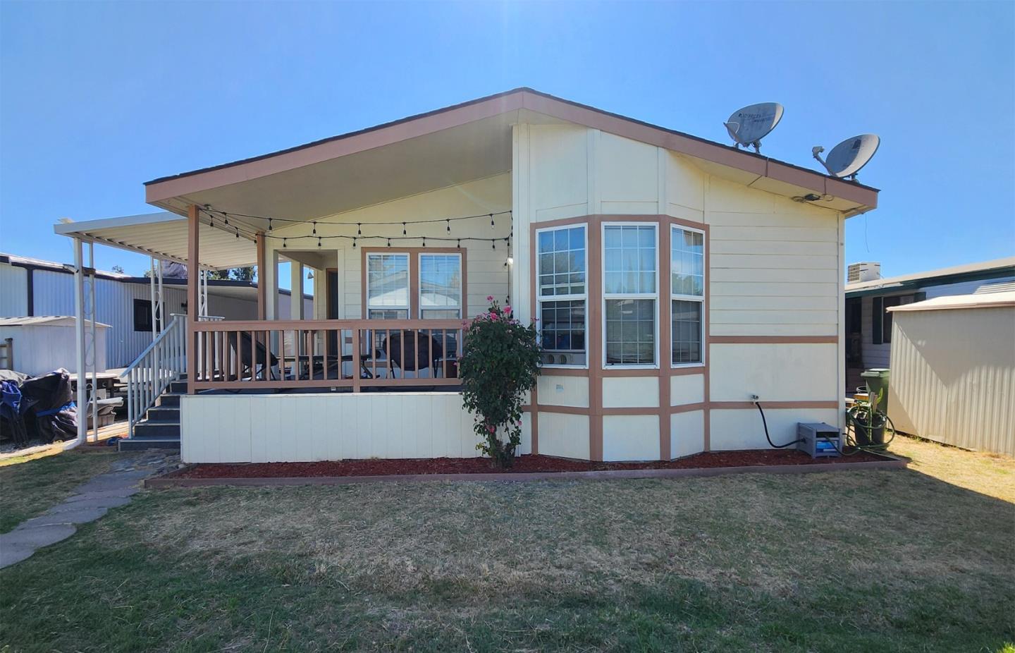 Detail Gallery Image 1 of 14 For 5450 Monterey Hwy #142,  San Jose,  CA 95111 - 3 Beds | 2 Baths