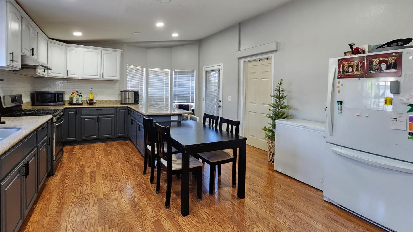 Detail Gallery Image 8 of 14 For 5450 Monterey Hwy #142,  San Jose,  CA 95111 - 3 Beds | 2 Baths