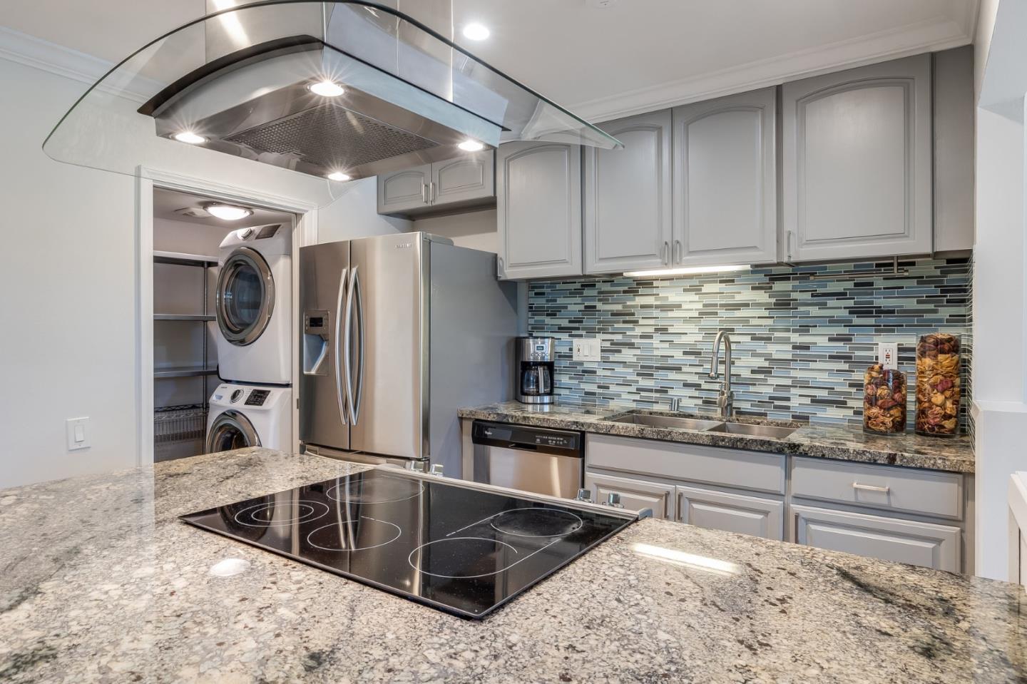 Detail Gallery Image 10 of 32 For 3378 Brittan Ave #3,  San Carlos,  CA 94070 - 2 Beds | 2 Baths