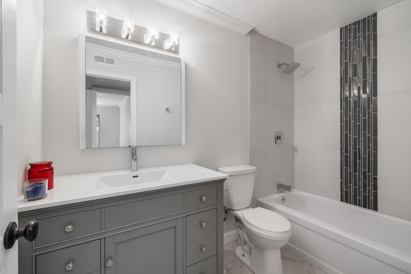 Detail Gallery Image 21 of 32 For 3378 Brittan Ave #3,  San Carlos,  CA 94070 - 2 Beds | 2 Baths