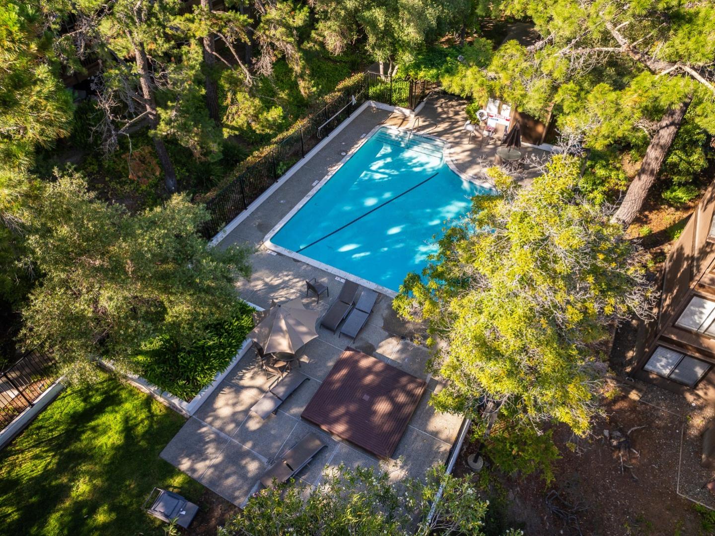 Detail Gallery Image 26 of 32 For 3378 Brittan Ave #3,  San Carlos,  CA 94070 - 2 Beds | 2 Baths