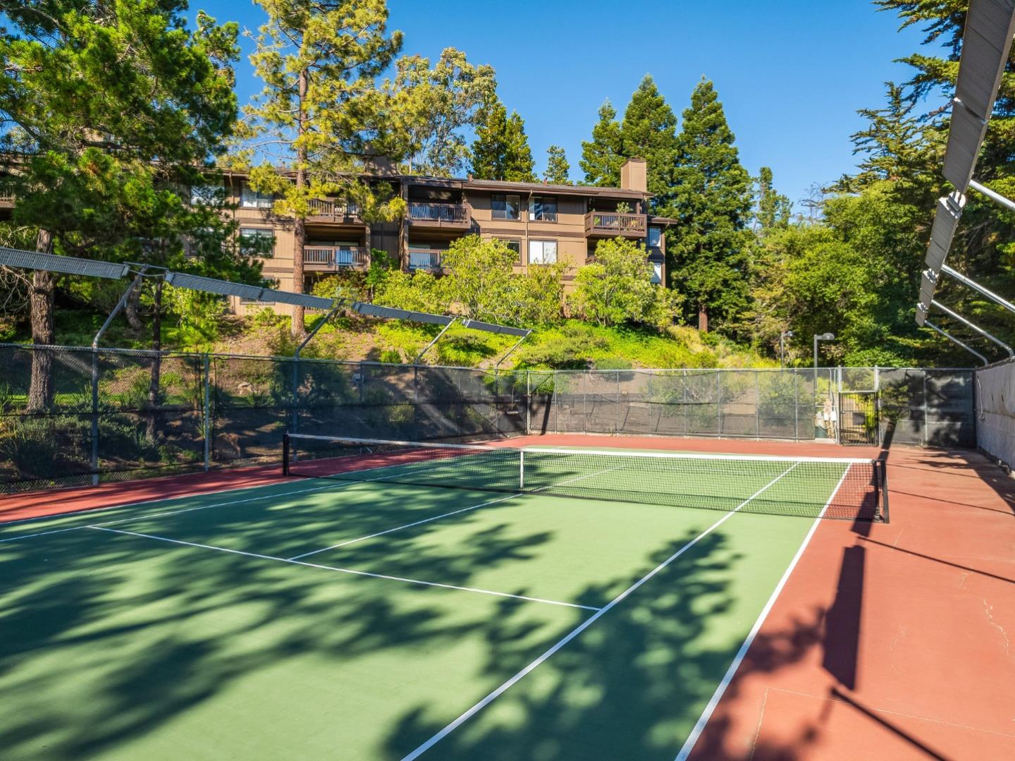 Detail Gallery Image 29 of 32 For 3378 Brittan Ave #3,  San Carlos,  CA 94070 - 2 Beds | 2 Baths