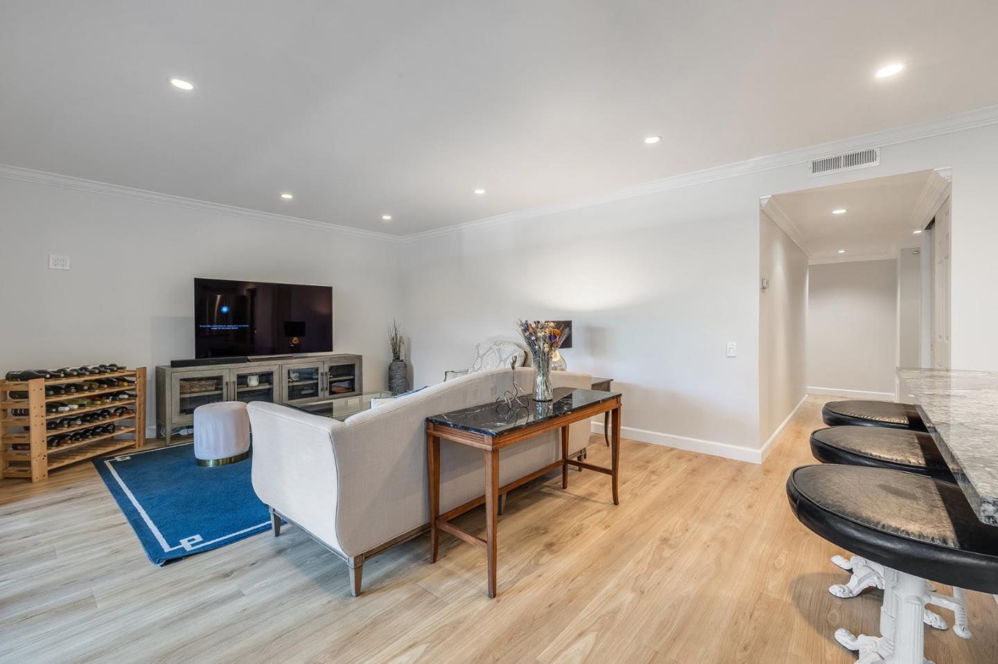 Detail Gallery Image 3 of 32 For 3378 Brittan Ave #3,  San Carlos,  CA 94070 - 2 Beds | 2 Baths