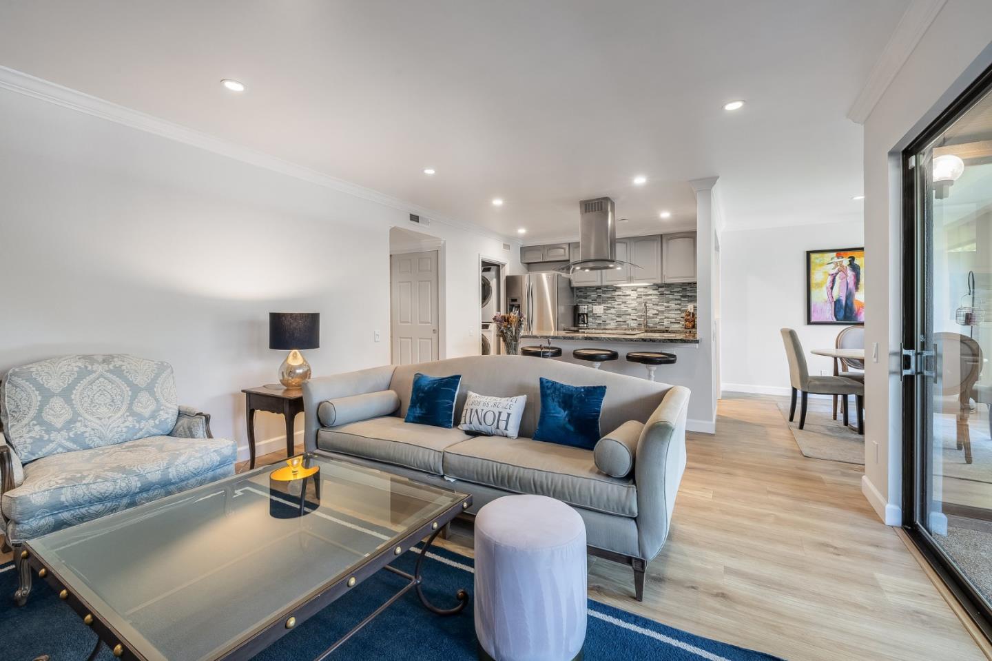 Detail Gallery Image 4 of 32 For 3378 Brittan Ave #3,  San Carlos,  CA 94070 - 2 Beds | 2 Baths