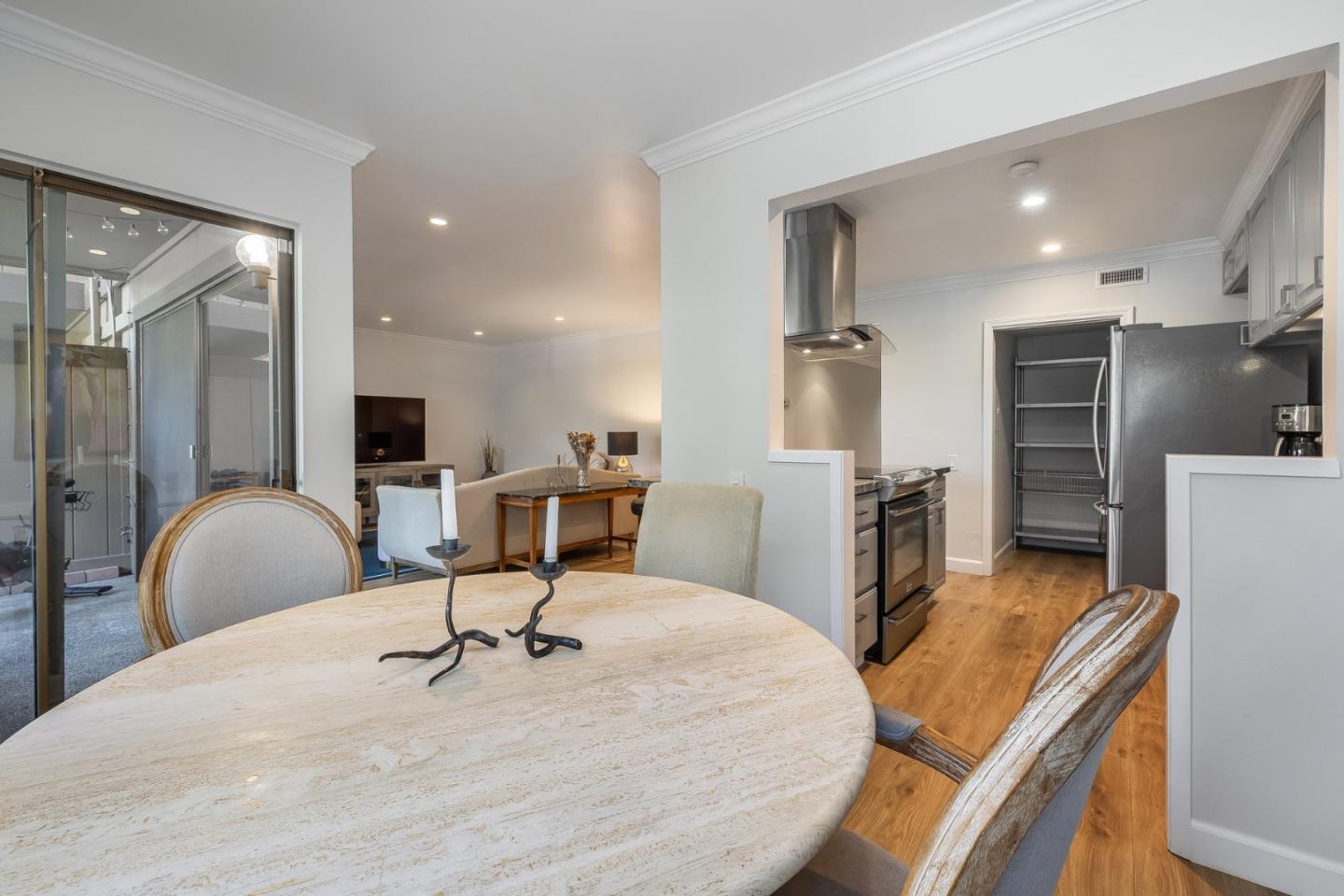 Detail Gallery Image 7 of 32 For 3378 Brittan Ave #3,  San Carlos,  CA 94070 - 2 Beds | 2 Baths