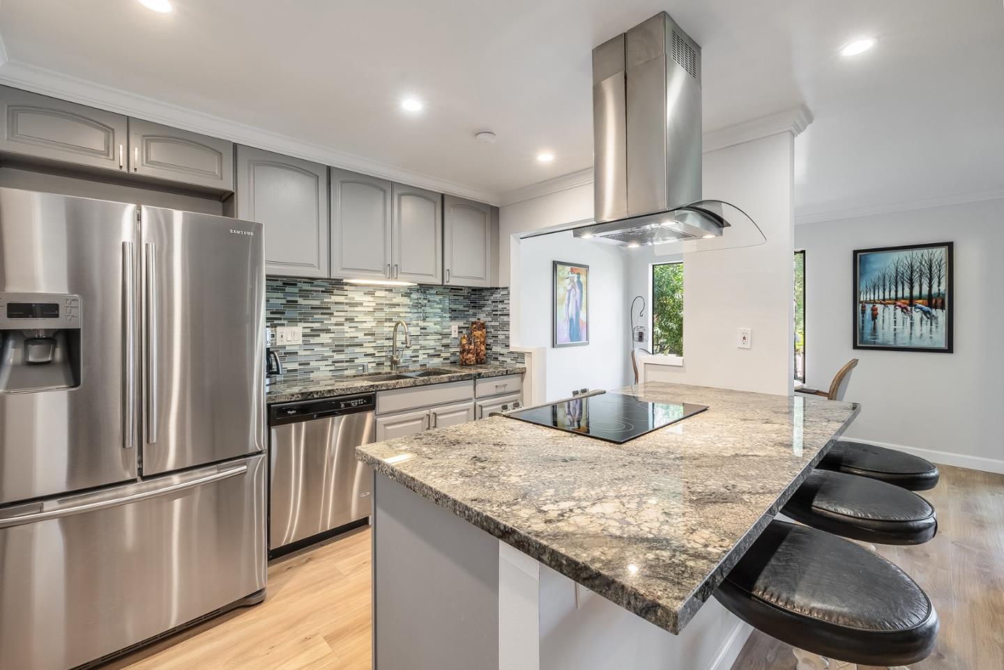Detail Gallery Image 8 of 32 For 3378 Brittan Ave #3,  San Carlos,  CA 94070 - 2 Beds | 2 Baths