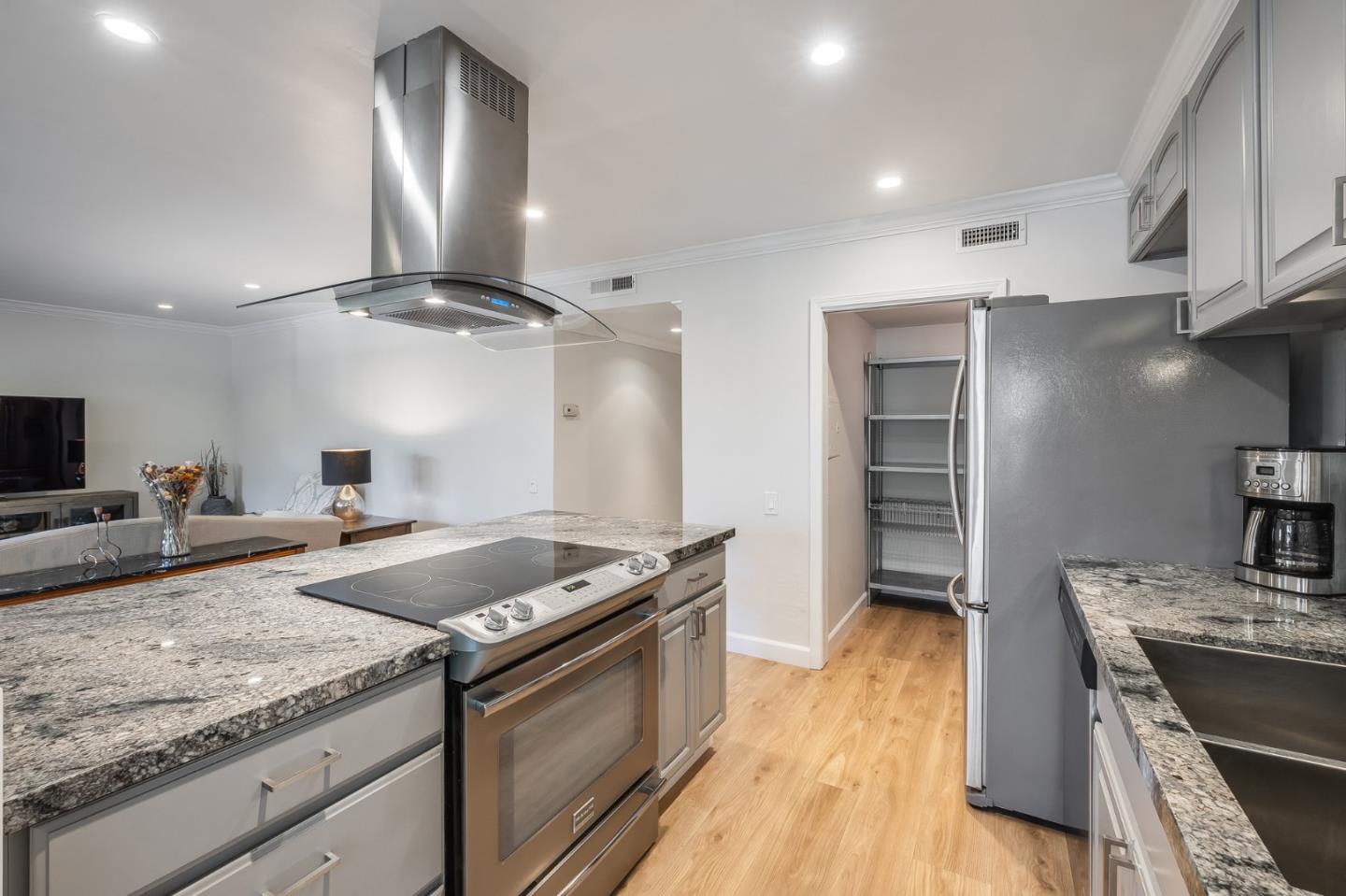 Detail Gallery Image 9 of 32 For 3378 Brittan Ave #3,  San Carlos,  CA 94070 - 2 Beds | 2 Baths