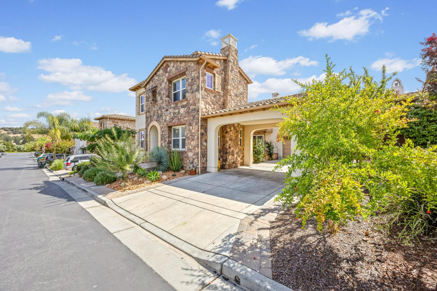 Detail Gallery Image 4 of 72 For 7632 Braid Ct, Gilroy,  CA 95020 - 4 Beds | 3 Baths