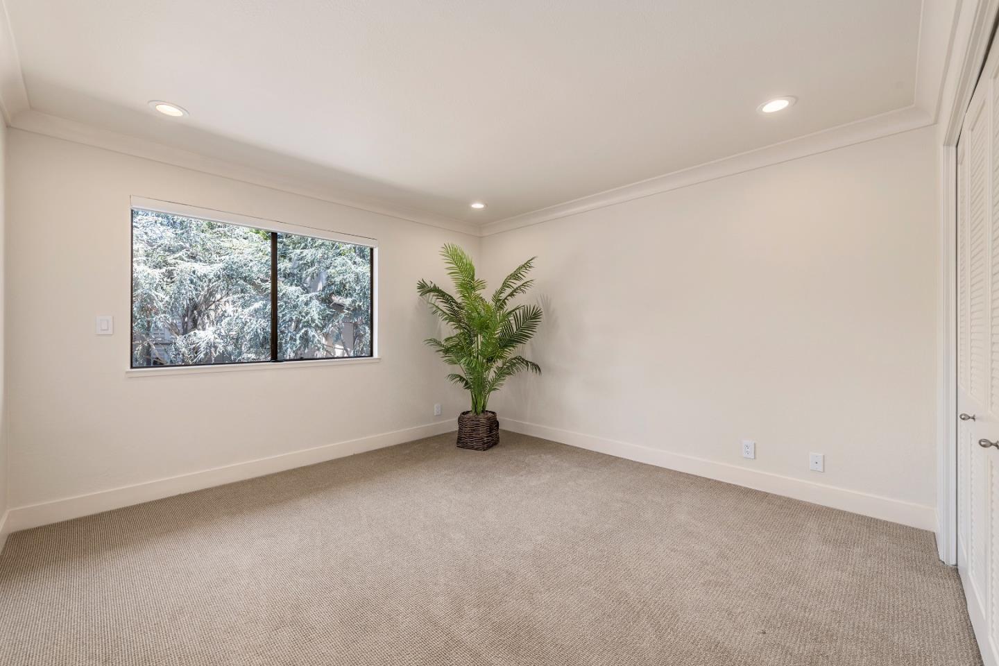 Detail Gallery Image 16 of 23 For 700 Sand Hill Cir, Menlo Park,  CA 94025 - 3 Beds | 2/1 Baths