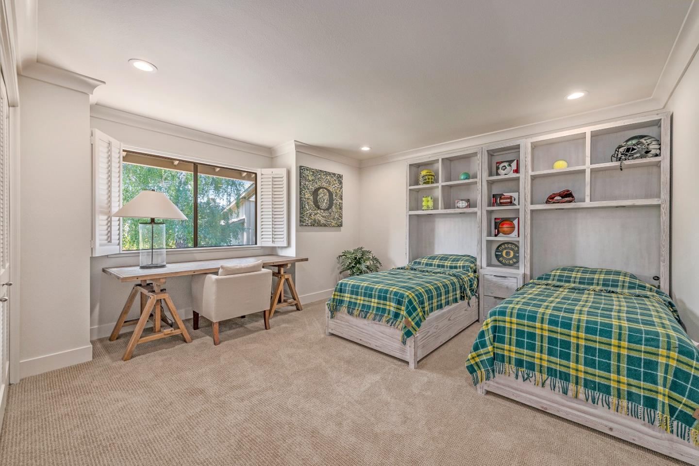 Detail Gallery Image 18 of 23 For 700 Sand Hill Cir, Menlo Park,  CA 94025 - 3 Beds | 2/1 Baths