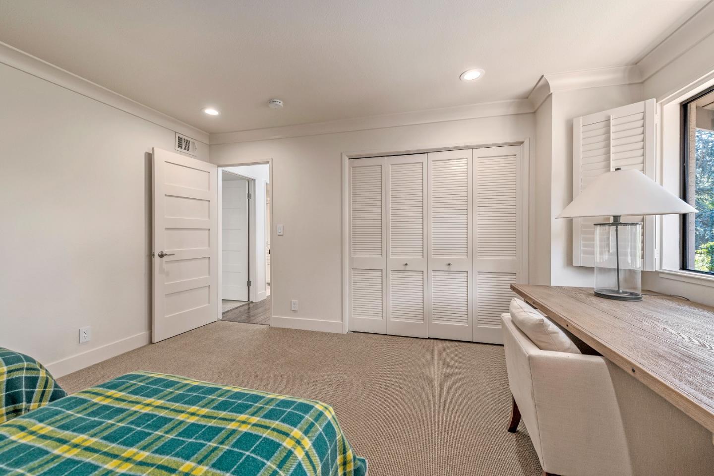 Detail Gallery Image 19 of 23 For 700 Sand Hill Cir, Menlo Park,  CA 94025 - 3 Beds | 2/1 Baths
