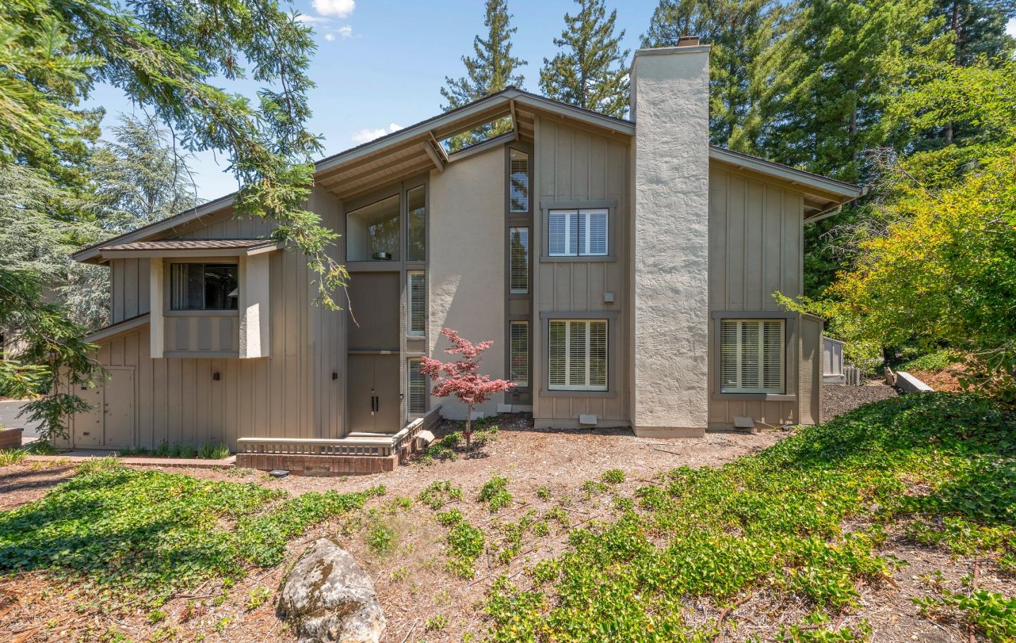 Detail Gallery Image 2 of 23 For 700 Sand Hill Cir, Menlo Park,  CA 94025 - 3 Beds | 2/1 Baths