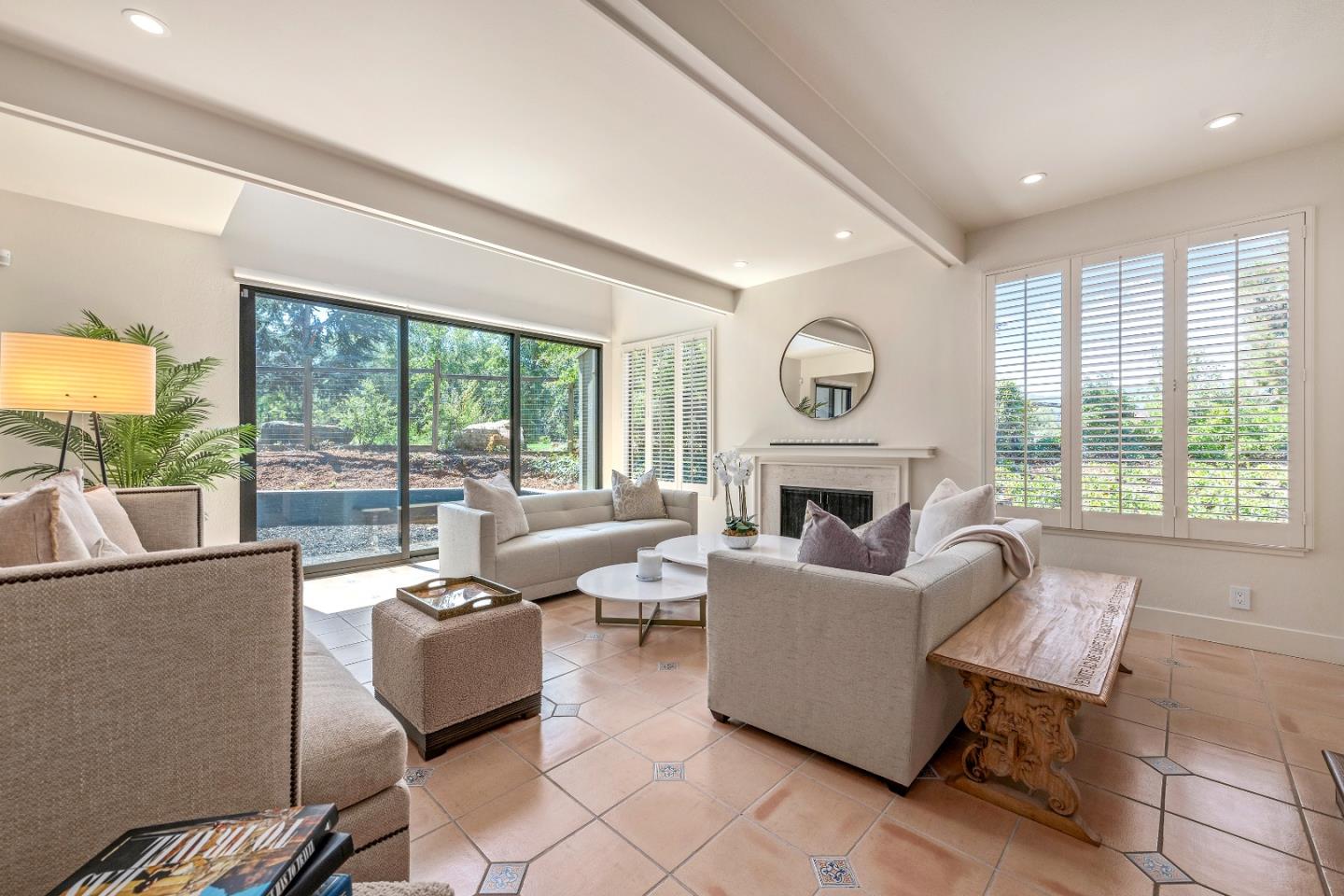 Detail Gallery Image 3 of 23 For 700 Sand Hill Cir, Menlo Park,  CA 94025 - 3 Beds | 2/1 Baths