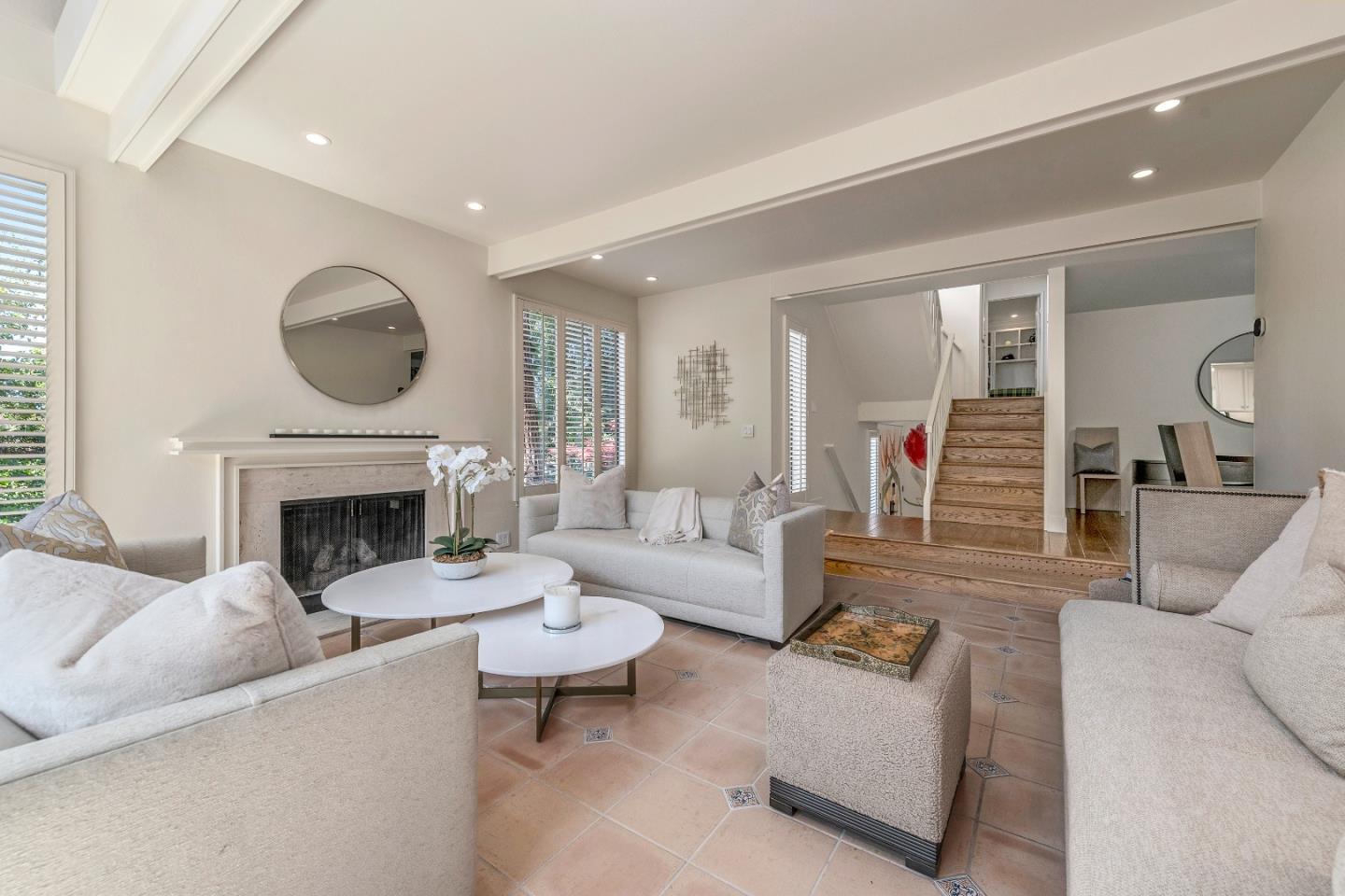 Detail Gallery Image 6 of 23 For 700 Sand Hill Cir, Menlo Park,  CA 94025 - 3 Beds | 2/1 Baths
