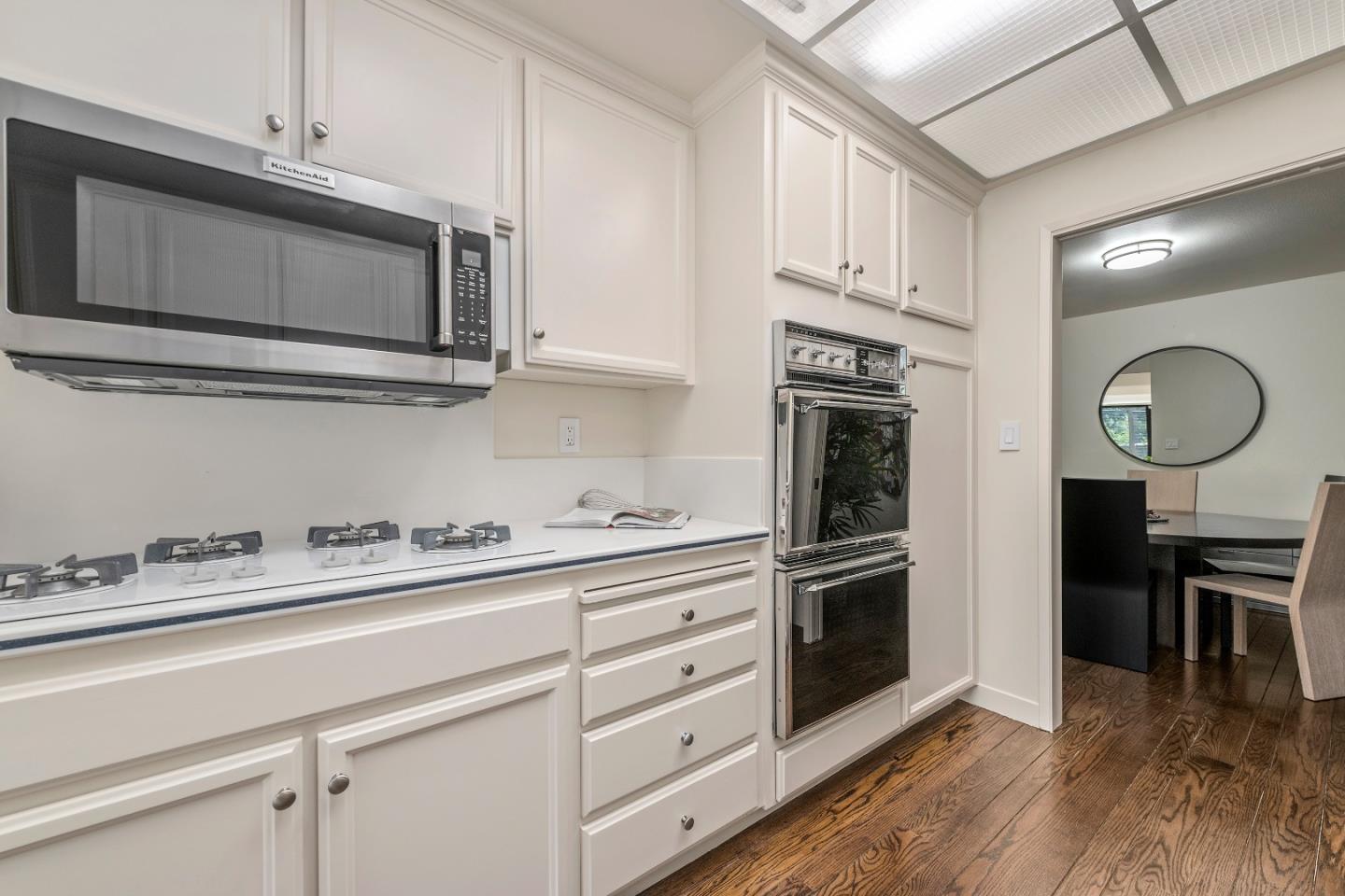 Detail Gallery Image 9 of 23 For 700 Sand Hill Cir, Menlo Park,  CA 94025 - 3 Beds | 2/1 Baths
