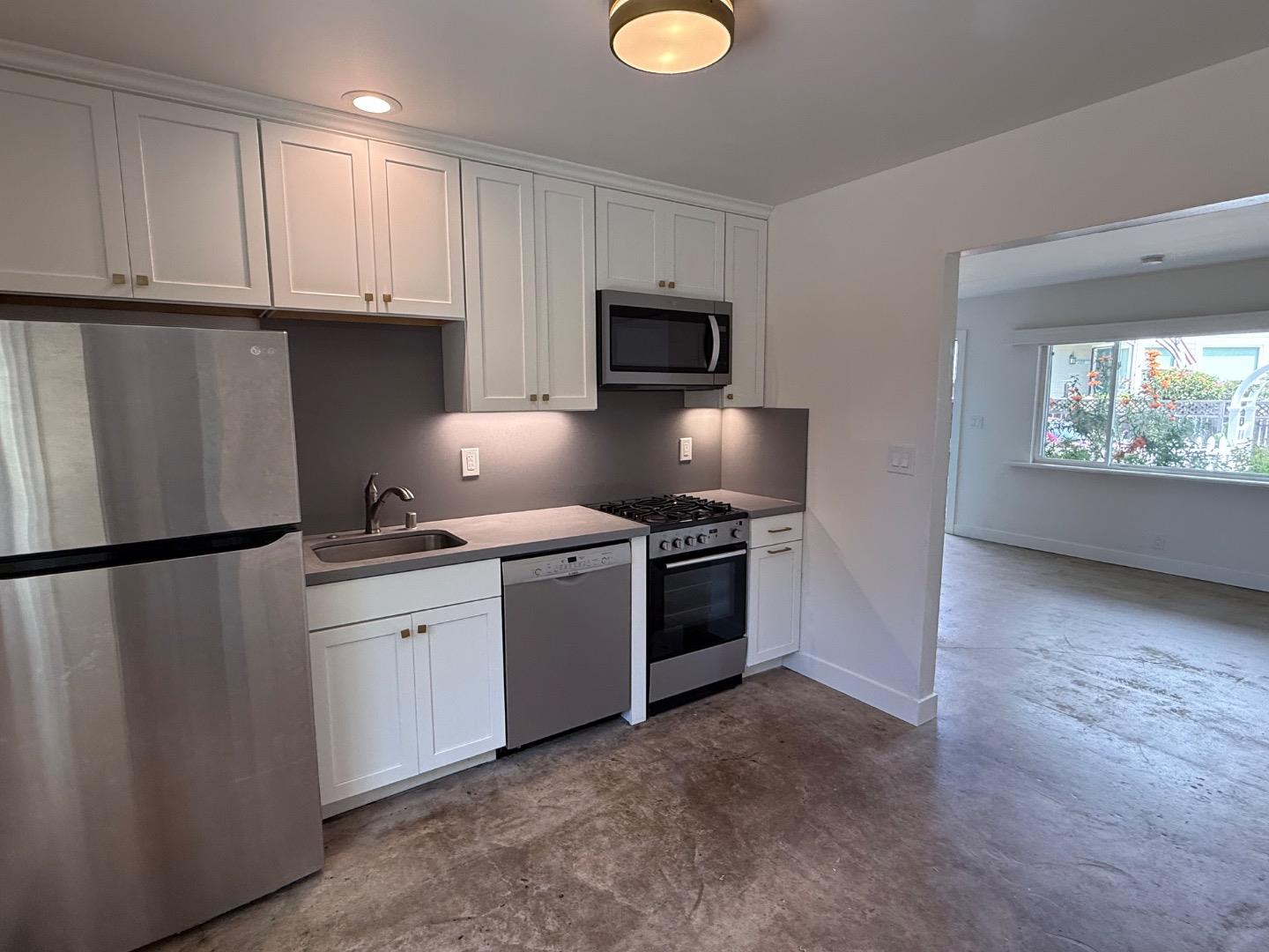 Detail Gallery Image 4 of 21 For 124 Winfield Way, Aptos,  CA 95003 - 2 Beds | 1 Baths