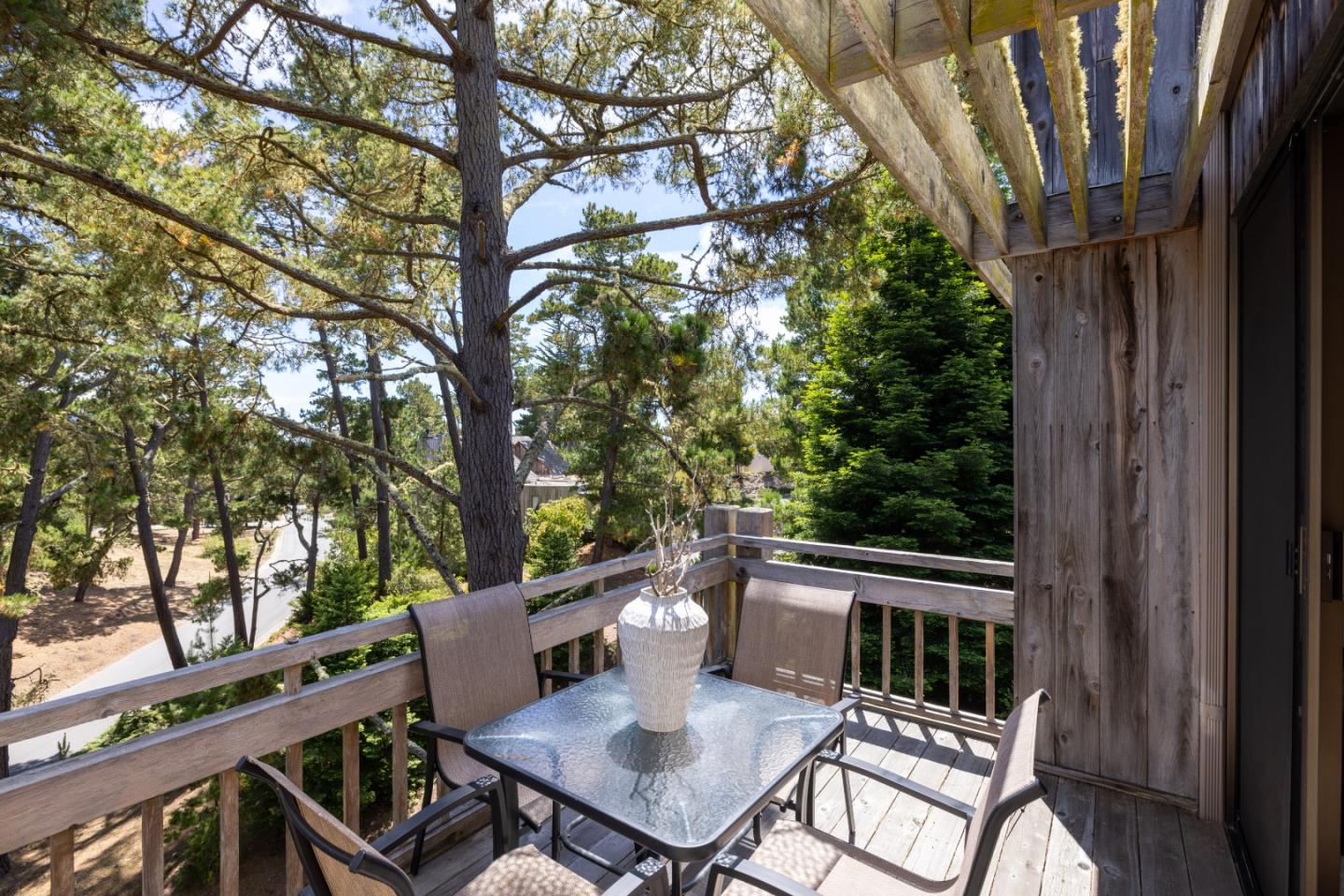 Detail Gallery Image 10 of 46 For 24520 Outlook Dr #8,  Carmel,  CA 93923 - 3 Beds | 2 Baths