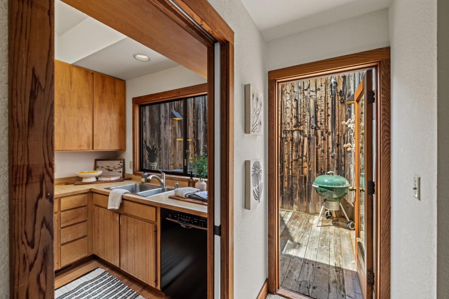 Detail Gallery Image 14 of 46 For 24520 Outlook Dr #8,  Carmel,  CA 93923 - 3 Beds | 2 Baths