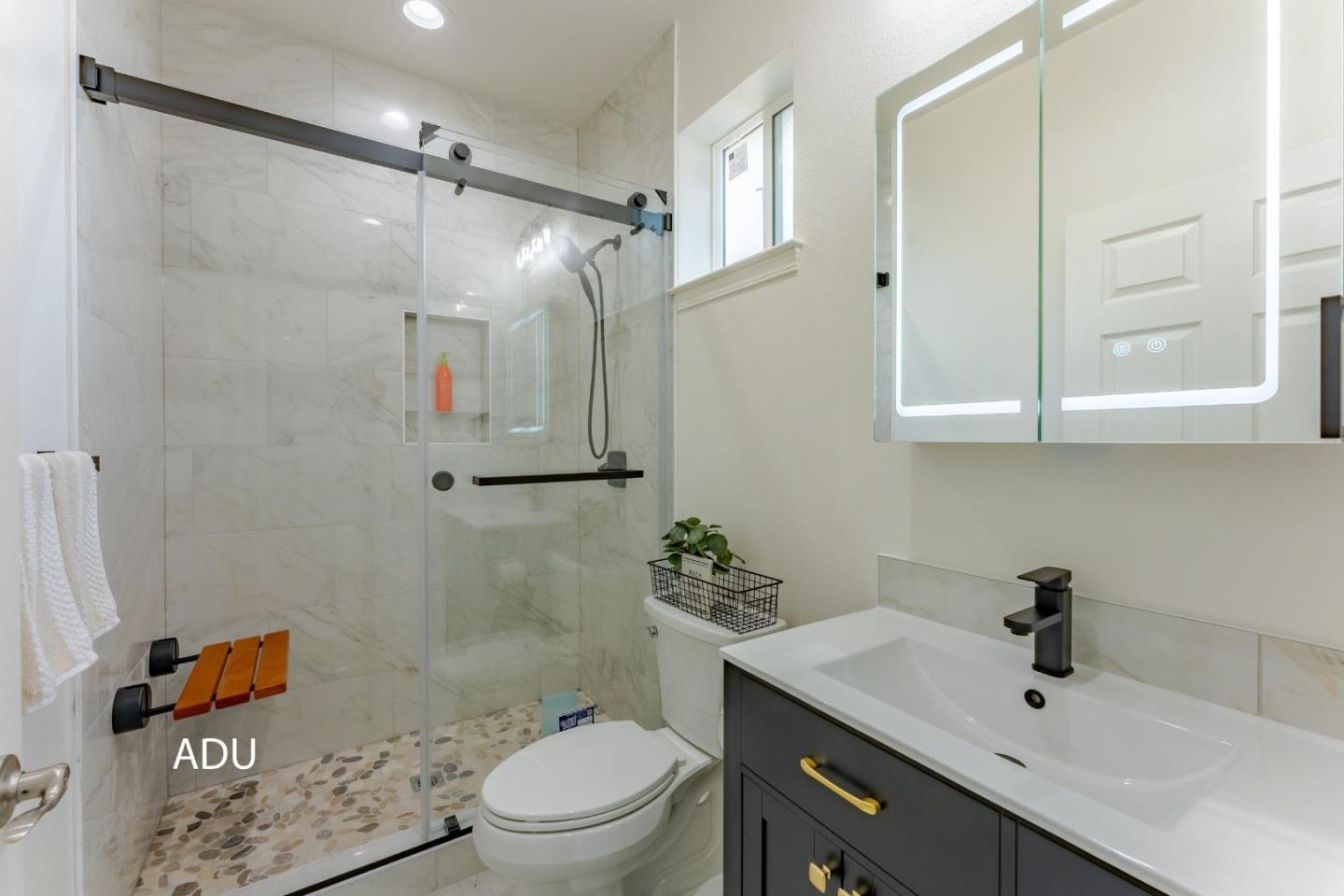 Detail Gallery Image 5 of 8 For 462b Madison, San Jose,  CA 95123 - 2 Beds | 1 Baths