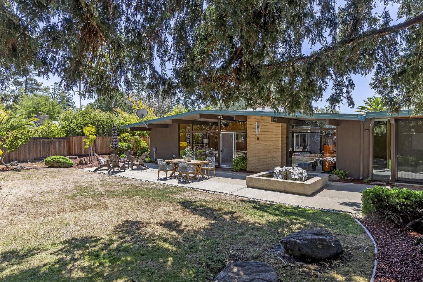 Detail Gallery Image 10 of 68 For 19269 De Havilland Dr, Saratoga,  CA 95070 - 5 Beds | 2 Baths
