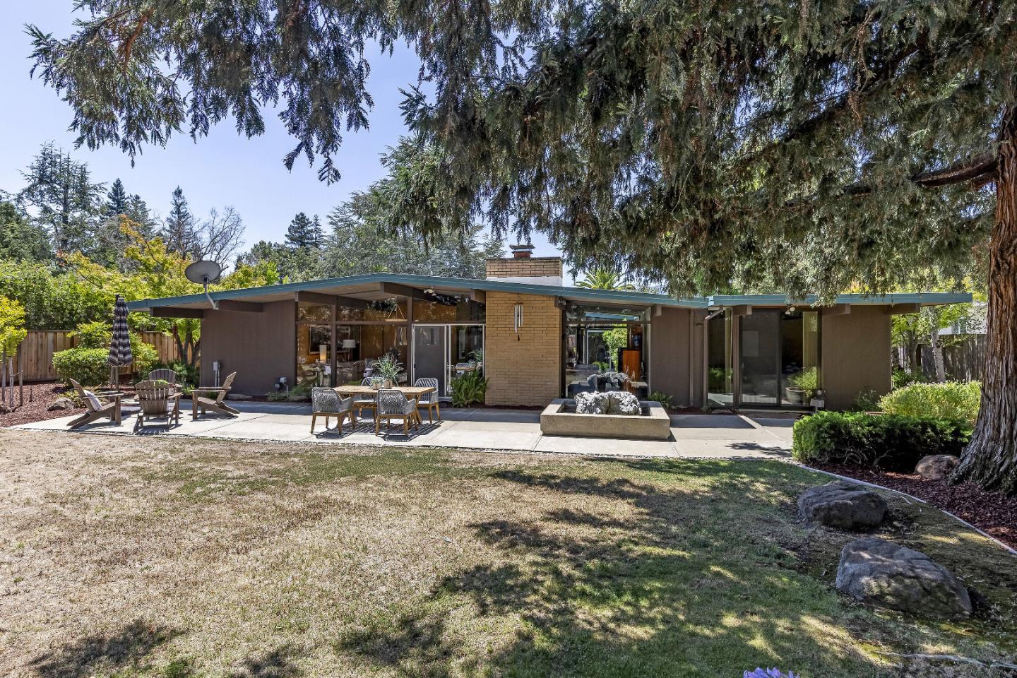 Detail Gallery Image 11 of 68 For 19269 De Havilland Dr, Saratoga,  CA 95070 - 5 Beds | 2 Baths