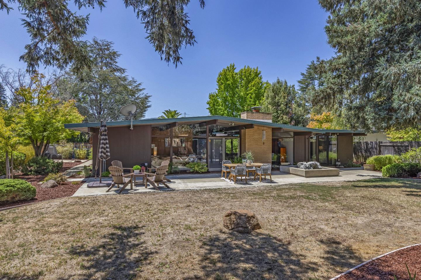 Detail Gallery Image 12 of 68 For 19269 De Havilland Dr, Saratoga,  CA 95070 - 5 Beds | 2 Baths